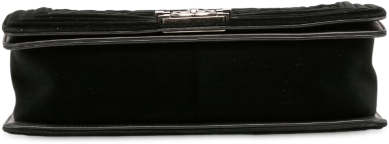 Chanel Medium Quilted Velvet Wild Stitch Boy Flap Zwart