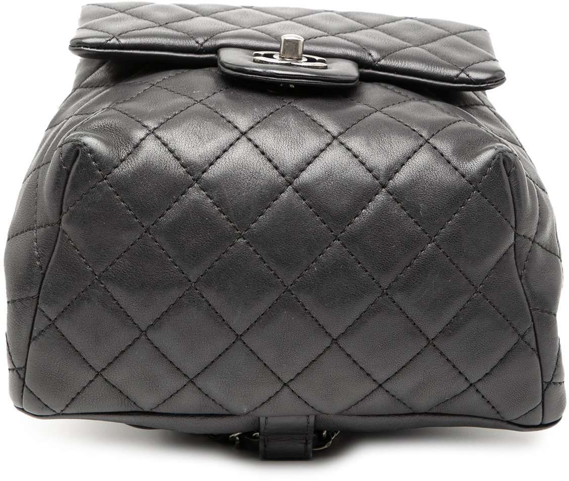 Chanel Small CC Calfskin Drawstring Flap Backpack Zwart