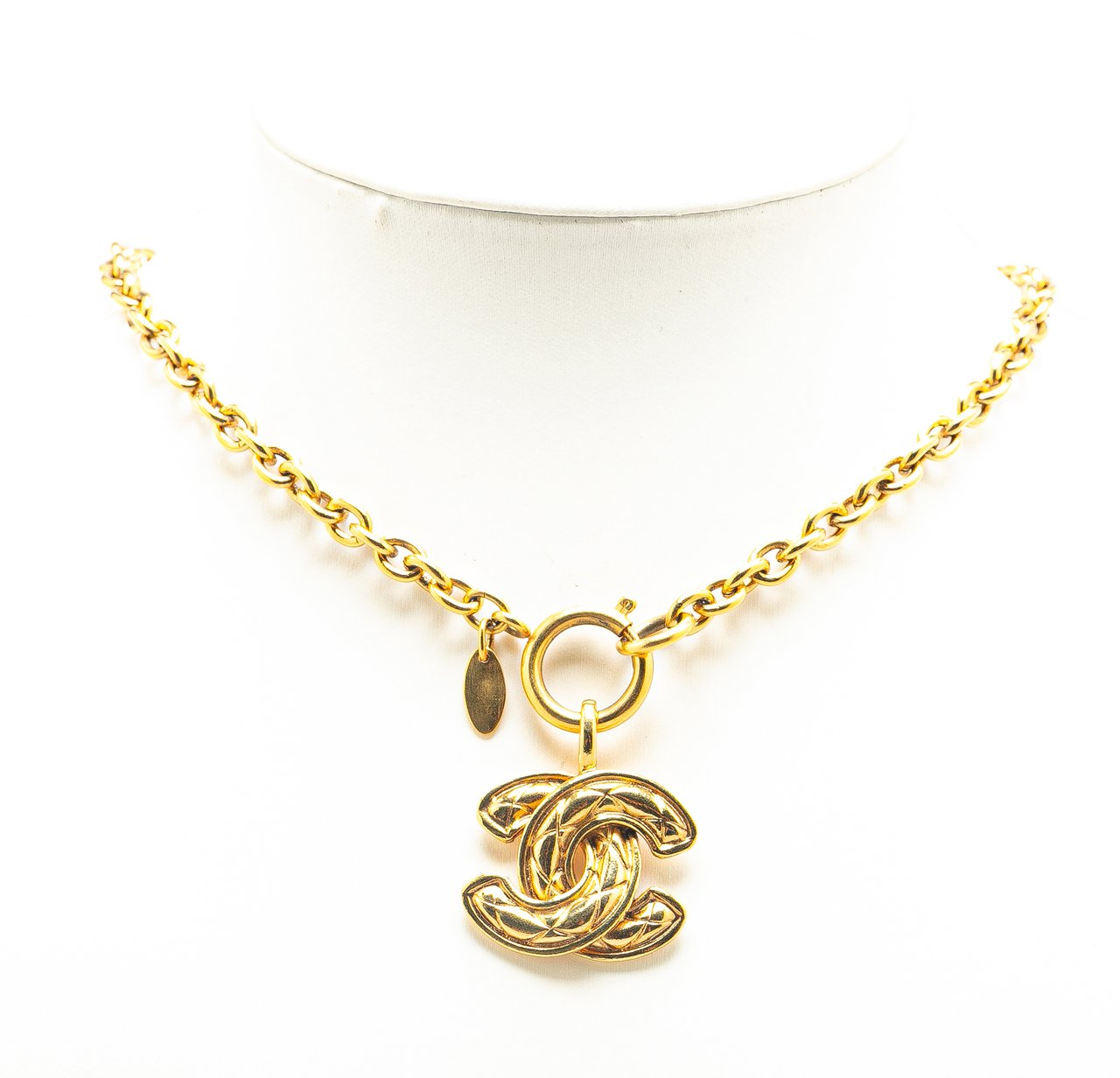 Chanel Gold Plated CC Quilted Pendant Necklace Goud