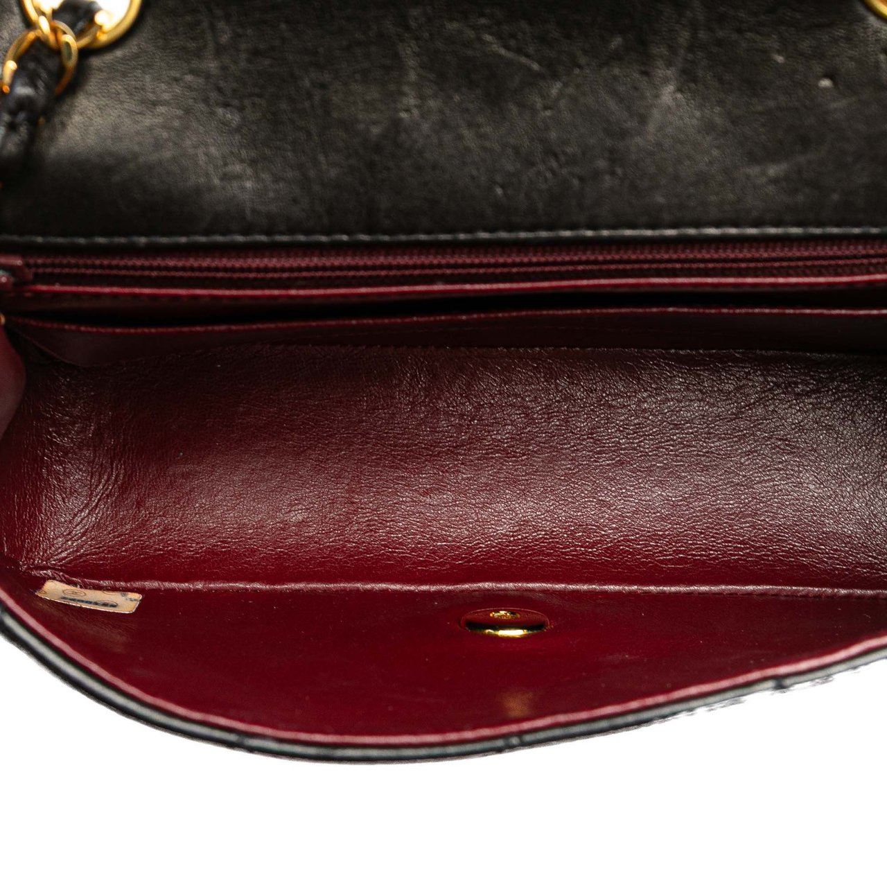 Chanel Small Lambskin Diana Flap Zwart
