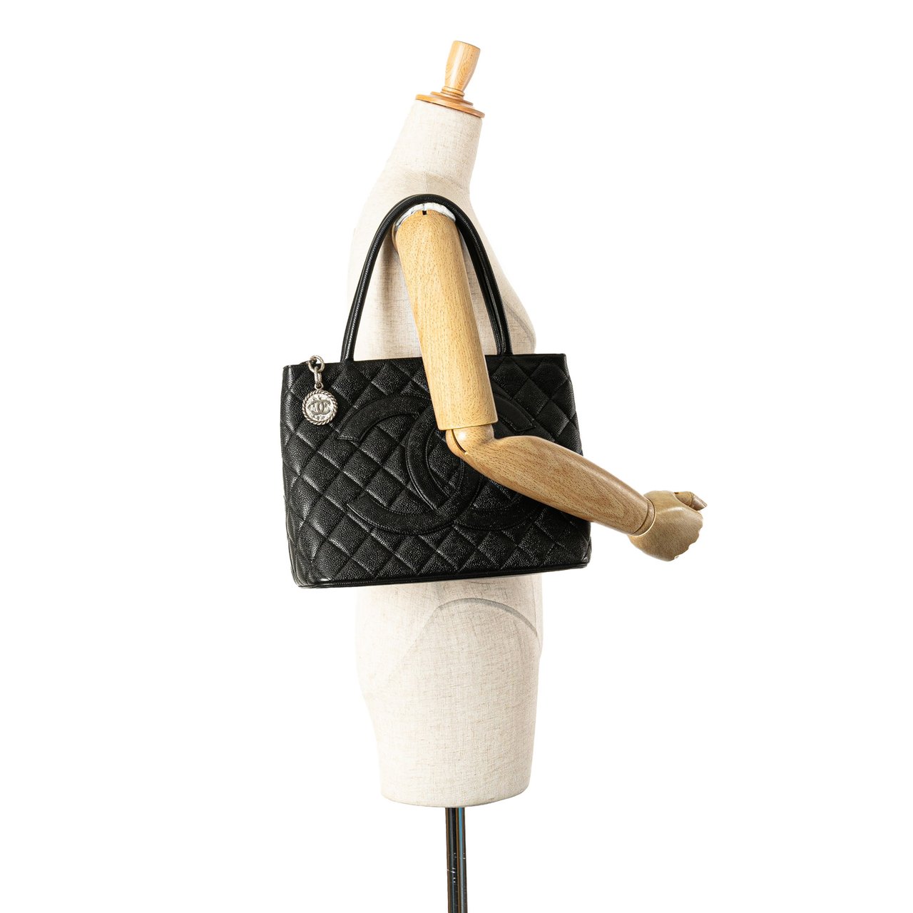 Chanel Caviar Medallion Tote Zwart