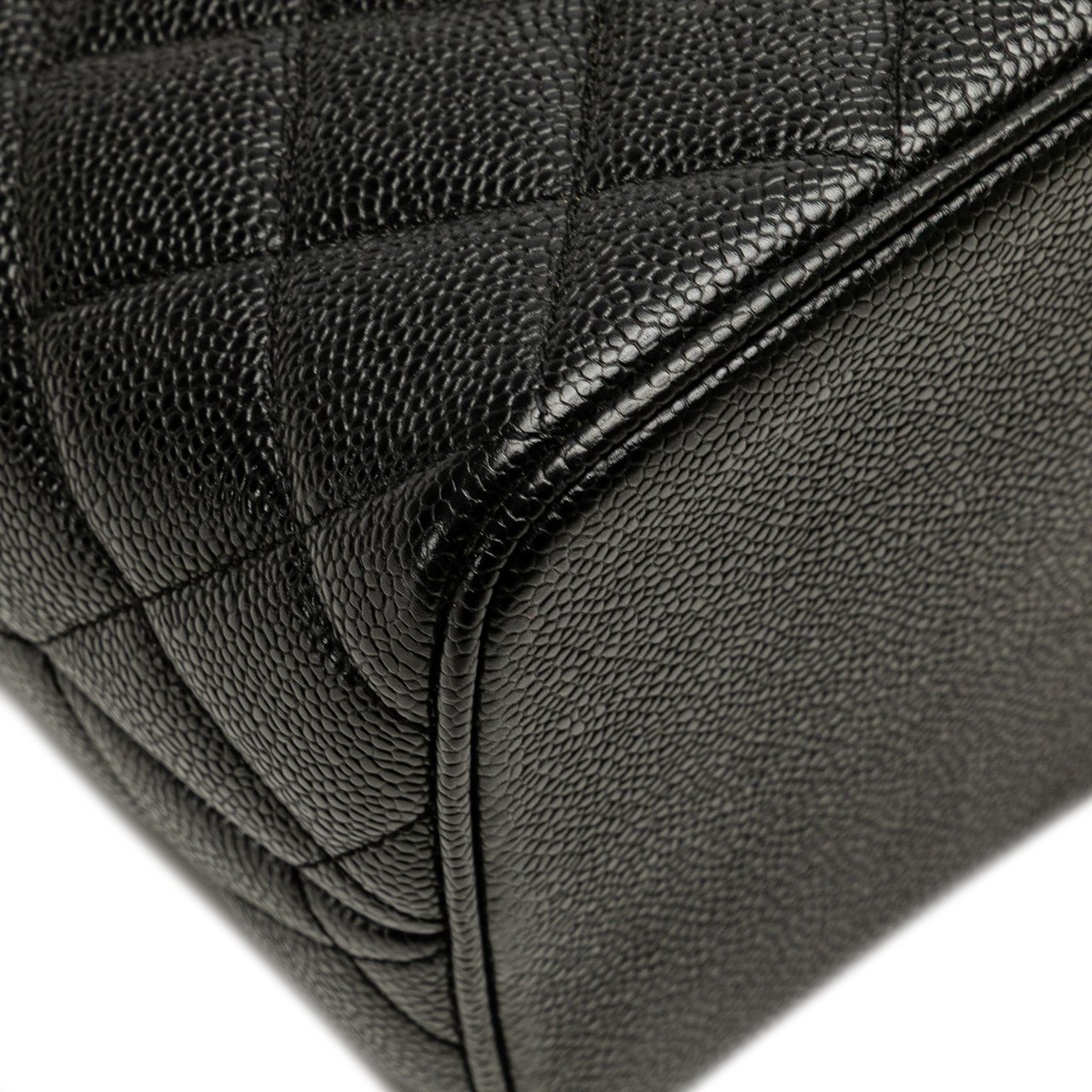 Chanel Caviar Medallion Tote Zwart