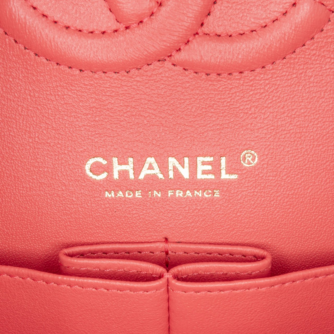 Chanel Medium Classic Chevron Lambskin Double Flap Rood