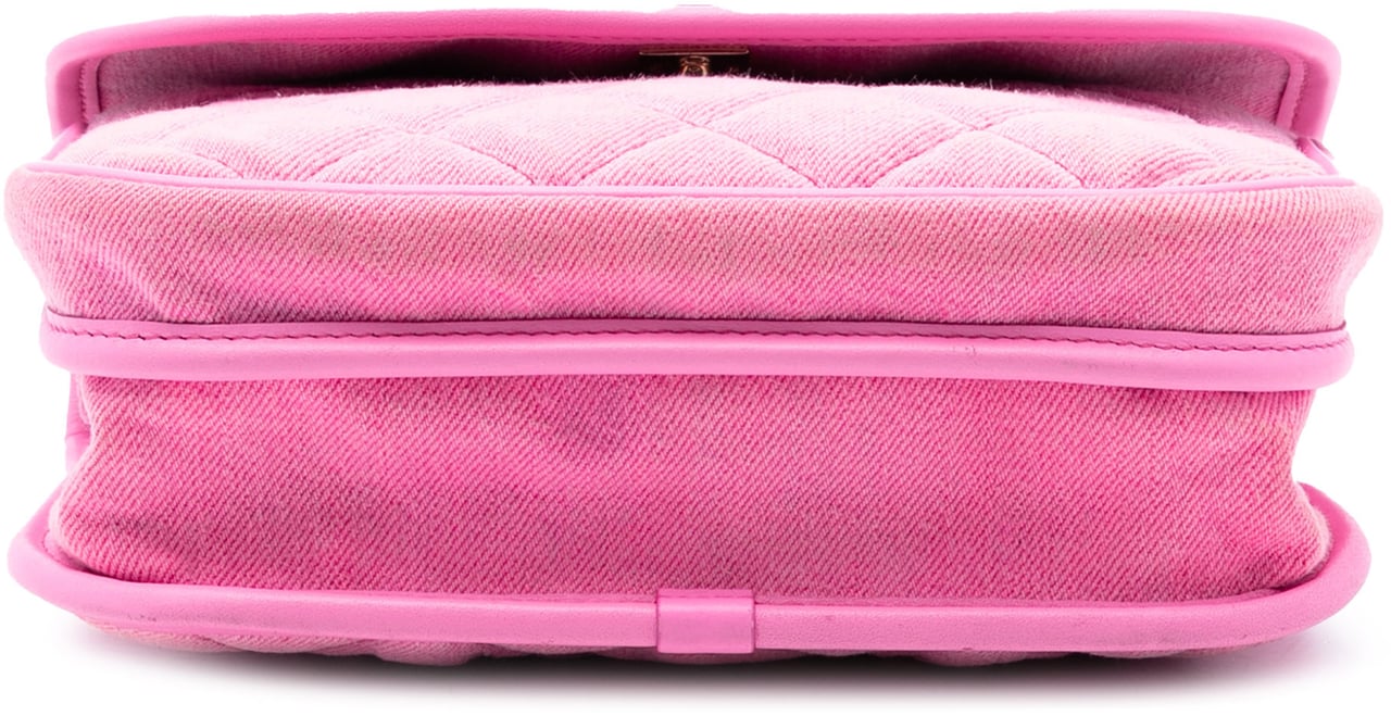 Chanel Small CC Quilted Denim Messenger Flap Roze