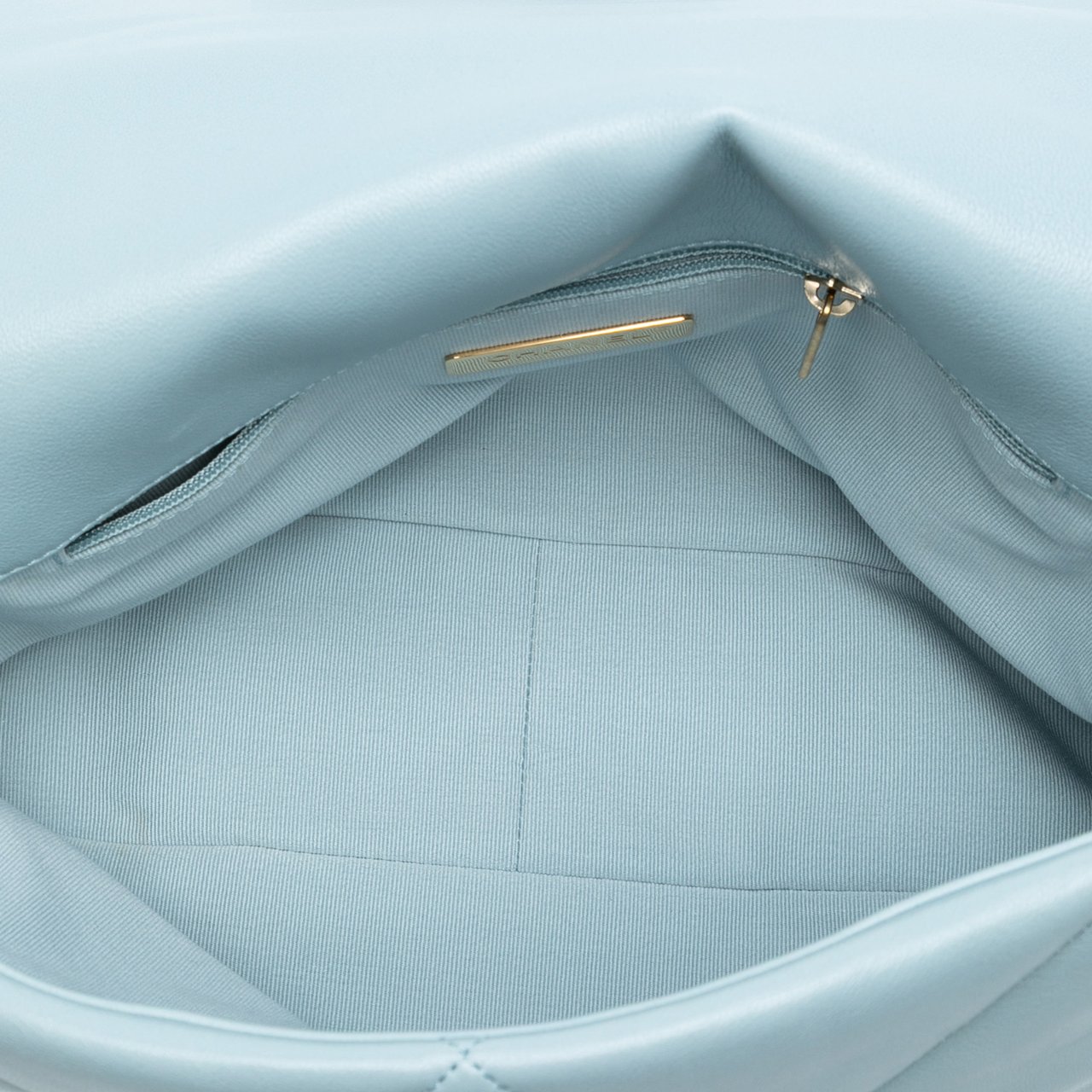 Chanel Large Lambskin 19 Flap Blauw