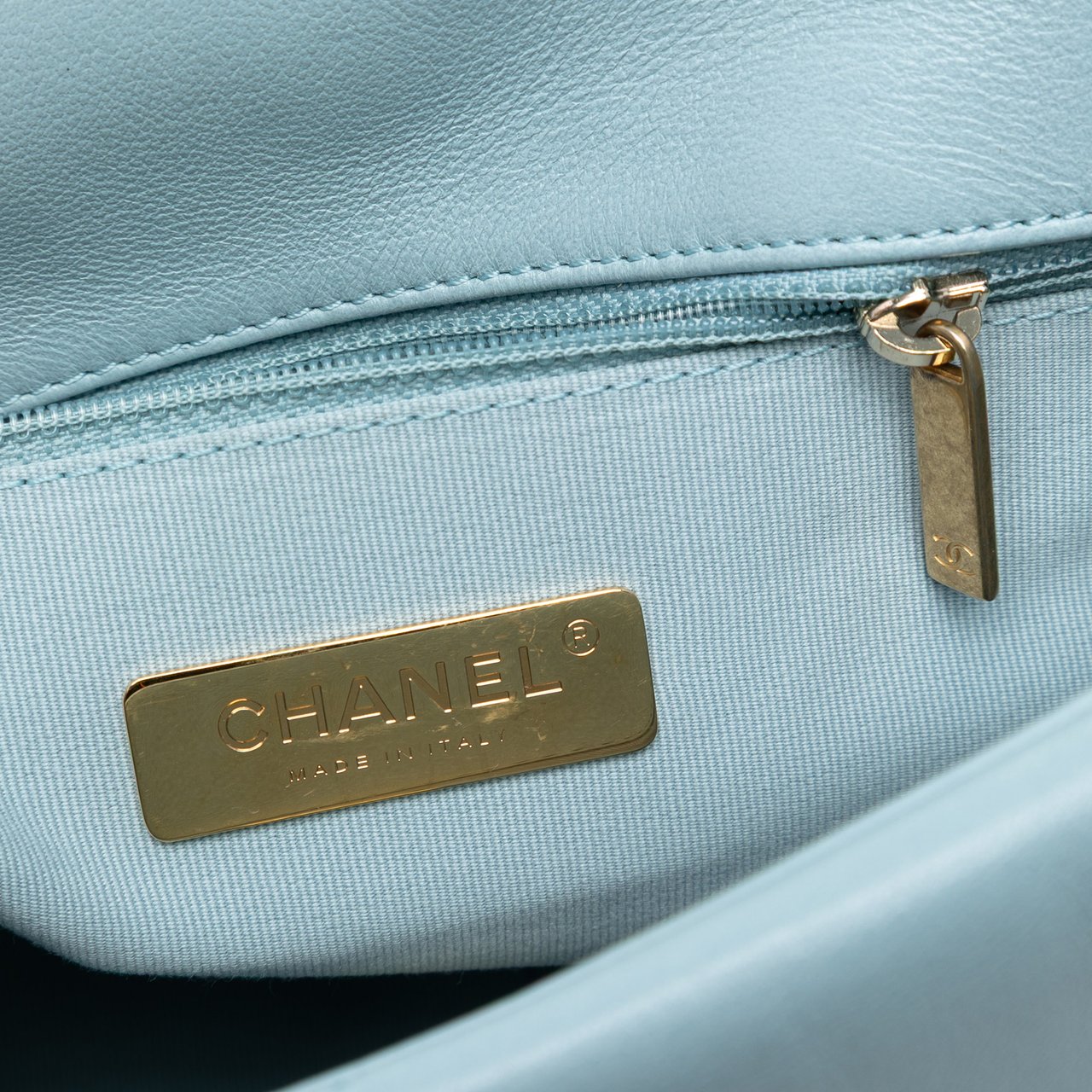 Chanel Large Lambskin 19 Flap Blauw