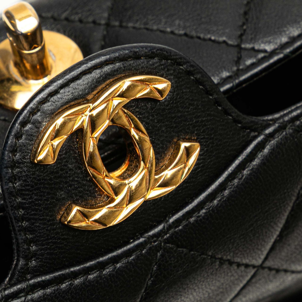 Chanel CC Quilted Lambskin Crossbody Zwart