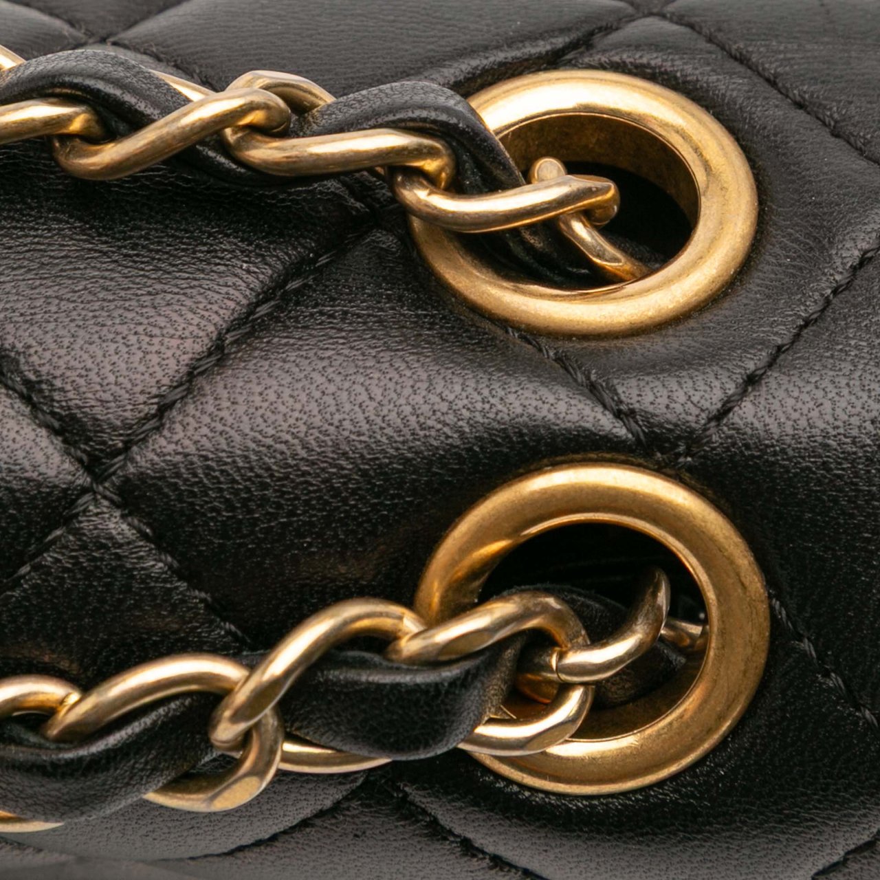 Chanel Quilted Lambskin Pagoda Accordion Flap Zwart
