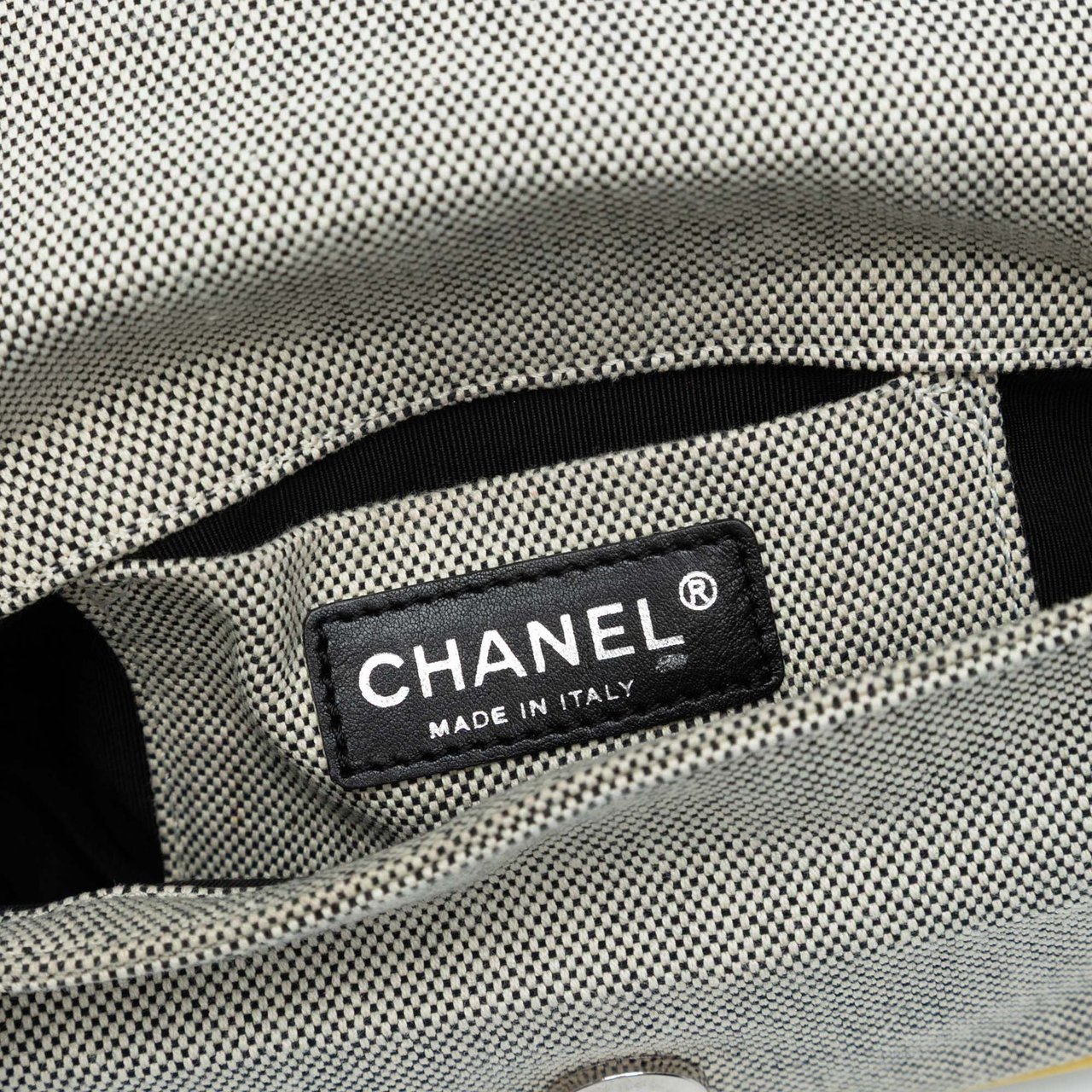 Chanel Canvas CC Camellia No. 5 Shoulder Bag Grijs