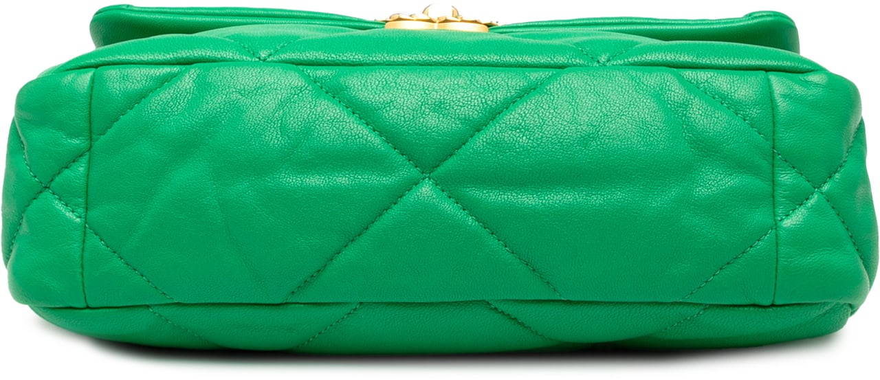 Chanel Medium Lambskin 19 Flap Groen