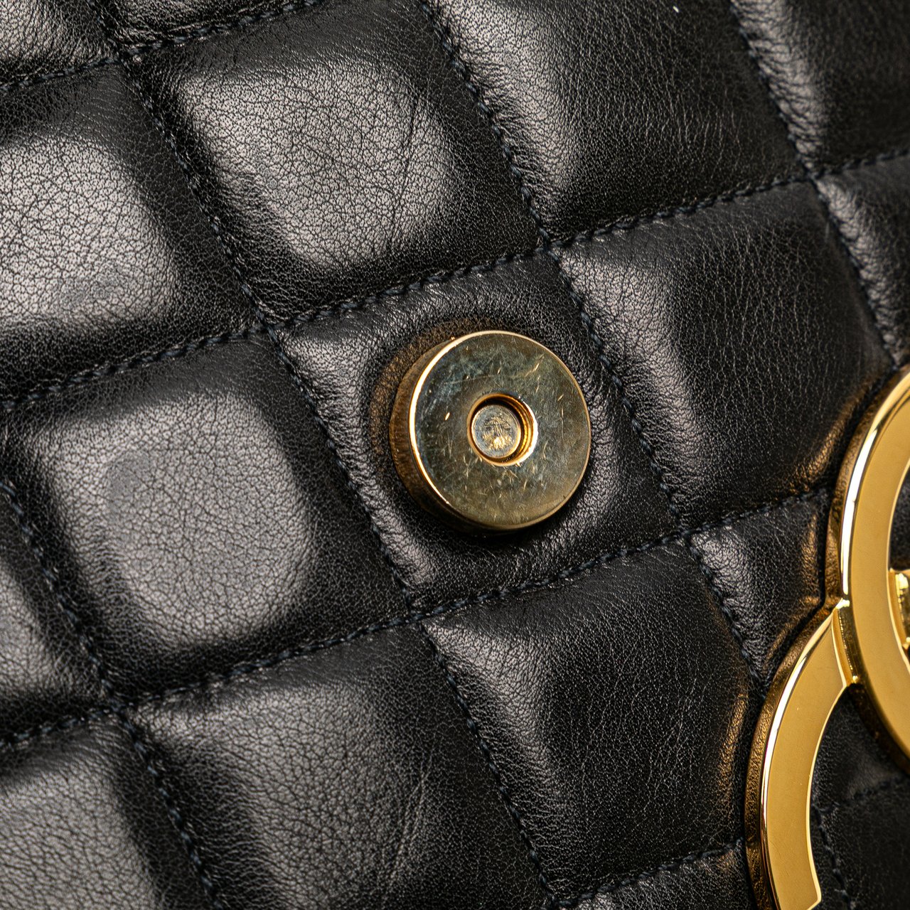 Chanel Jumbo XL Quilted Lambskin Clutch With Chain Blauw