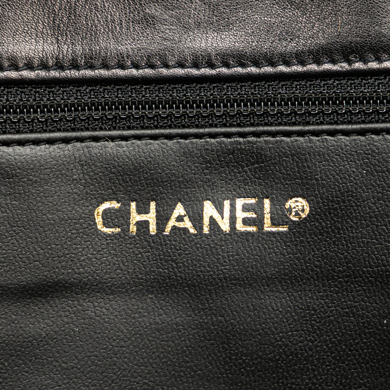 Chanel Jumbo XL Quilted Lambskin Clutch With Chain Blauw