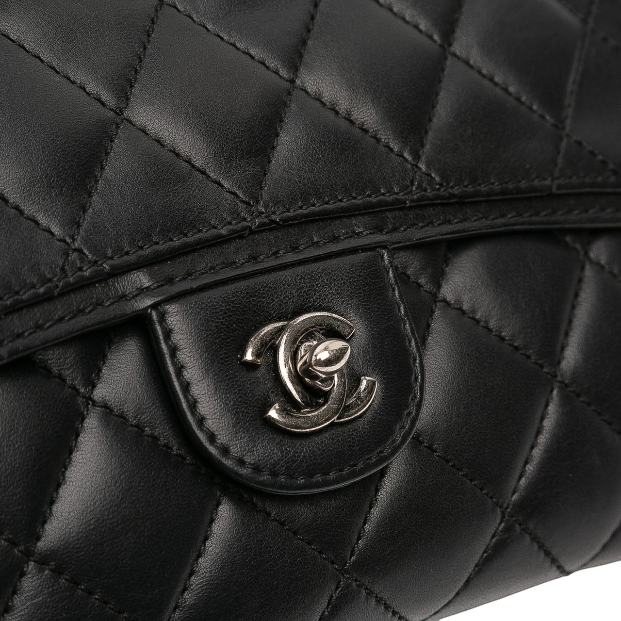 Chanel Small Quilted Lambskin Citizen Zip Flap Zwart