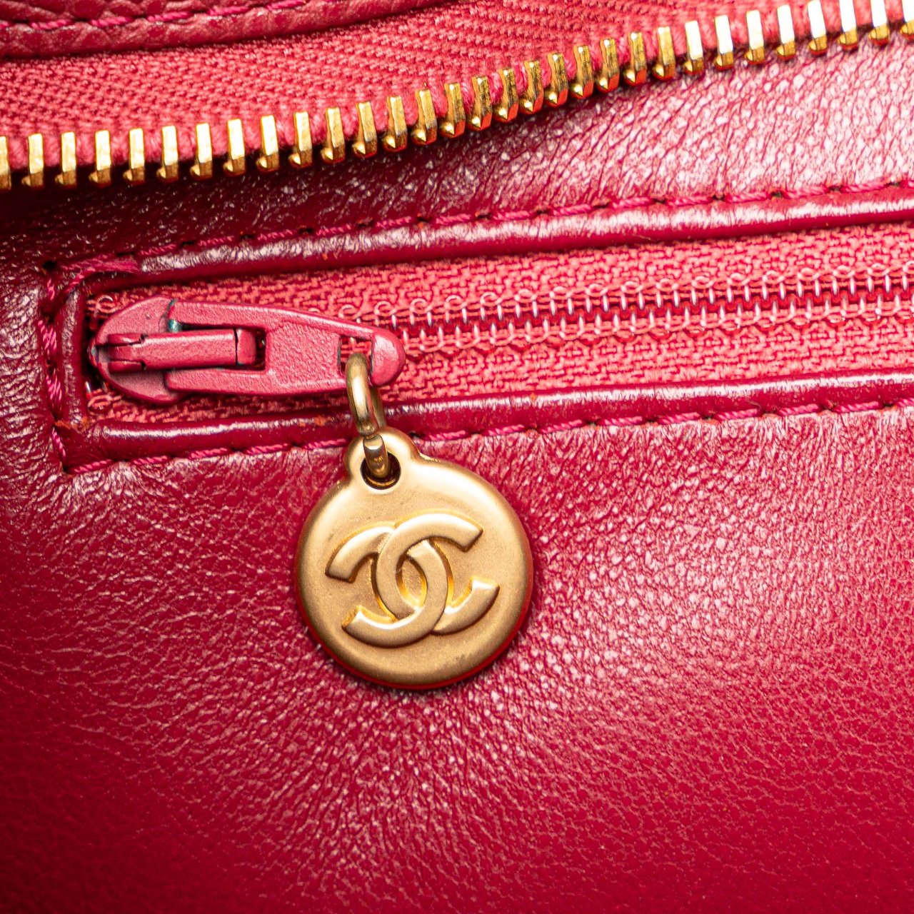 Chanel Caviar Medallion Tote Rood
