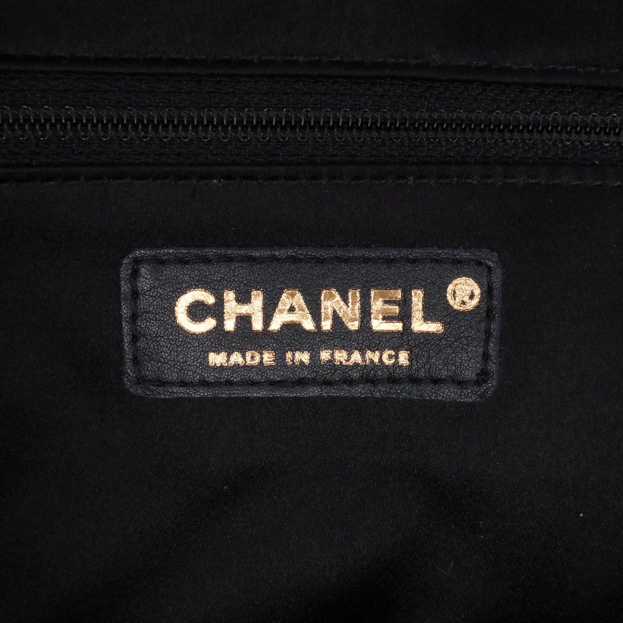 Chanel CC Quilted Satin Butterfly Chain Clutch Zwart