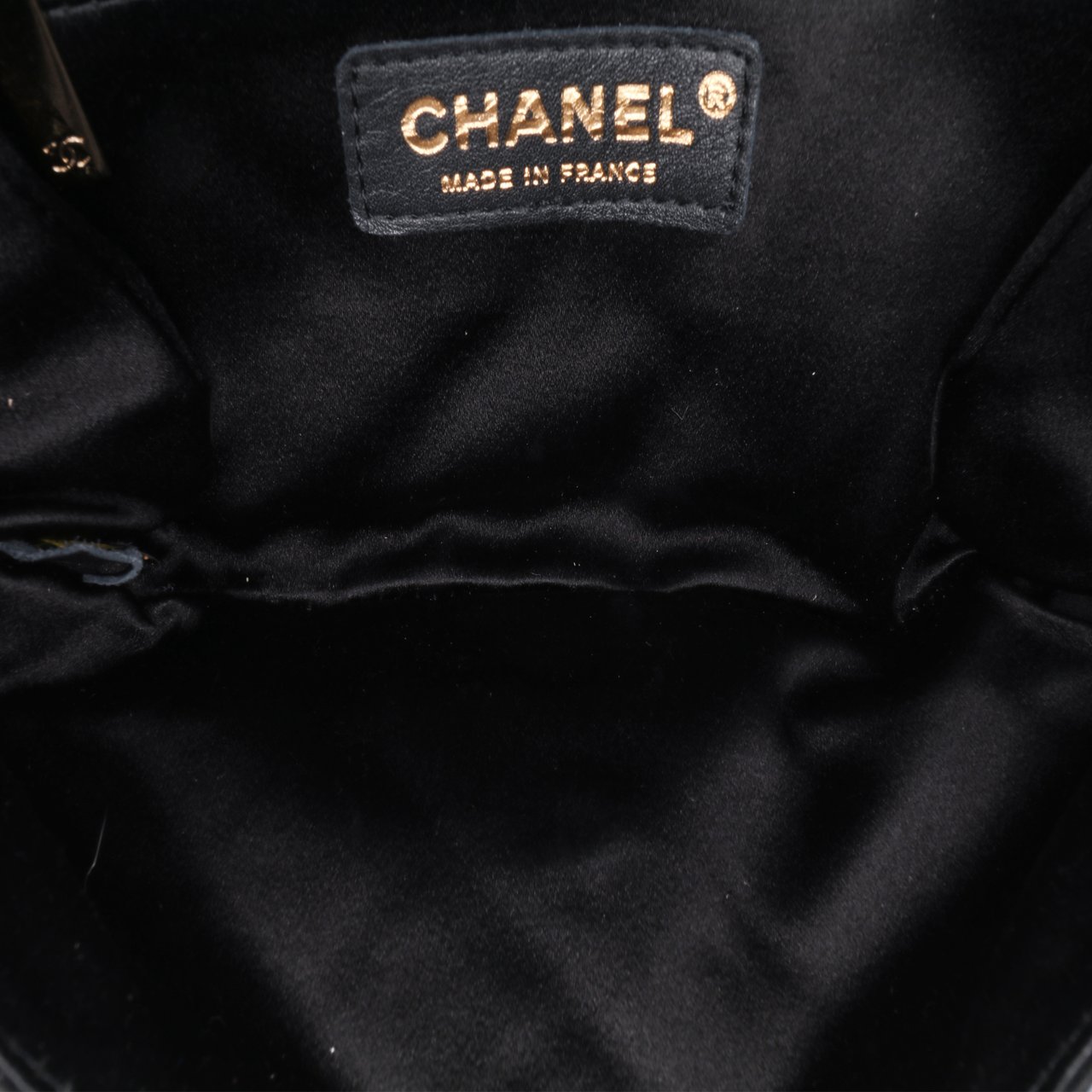 Chanel CC Quilted Satin Butterfly Chain Clutch Zwart
