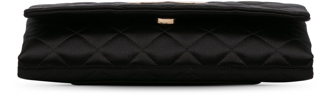 Chanel CC Quilted Satin Butterfly Chain Clutch Zwart
