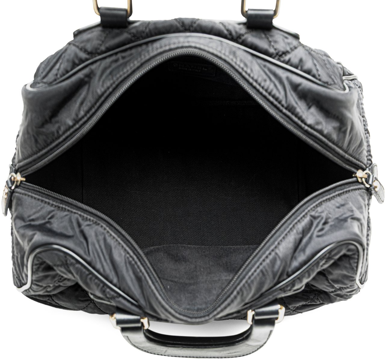 Chanel Paris New York Quilted Nylon Duffle Handbag Zwart