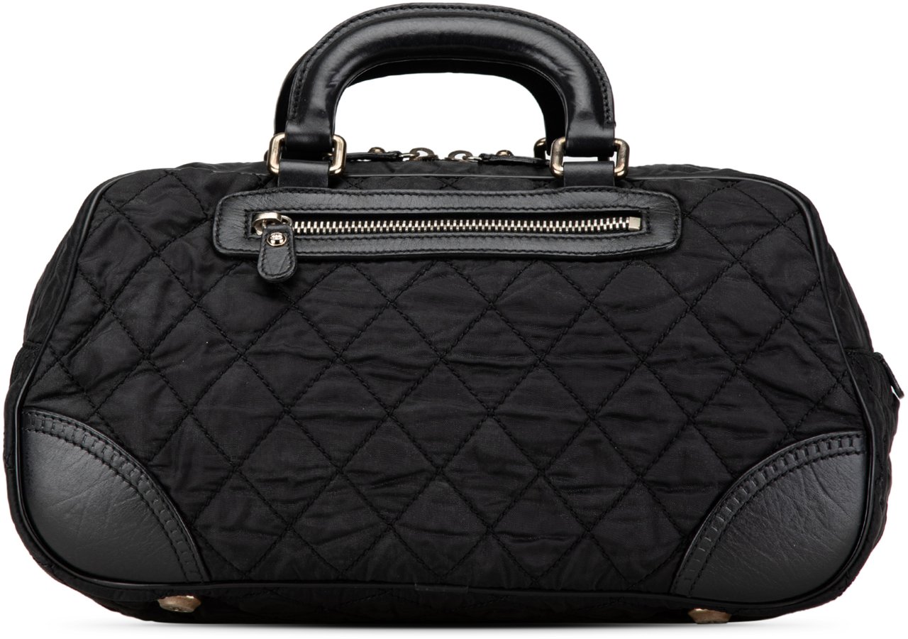 Chanel Paris New York Quilted Nylon Duffle Handbag Zwart