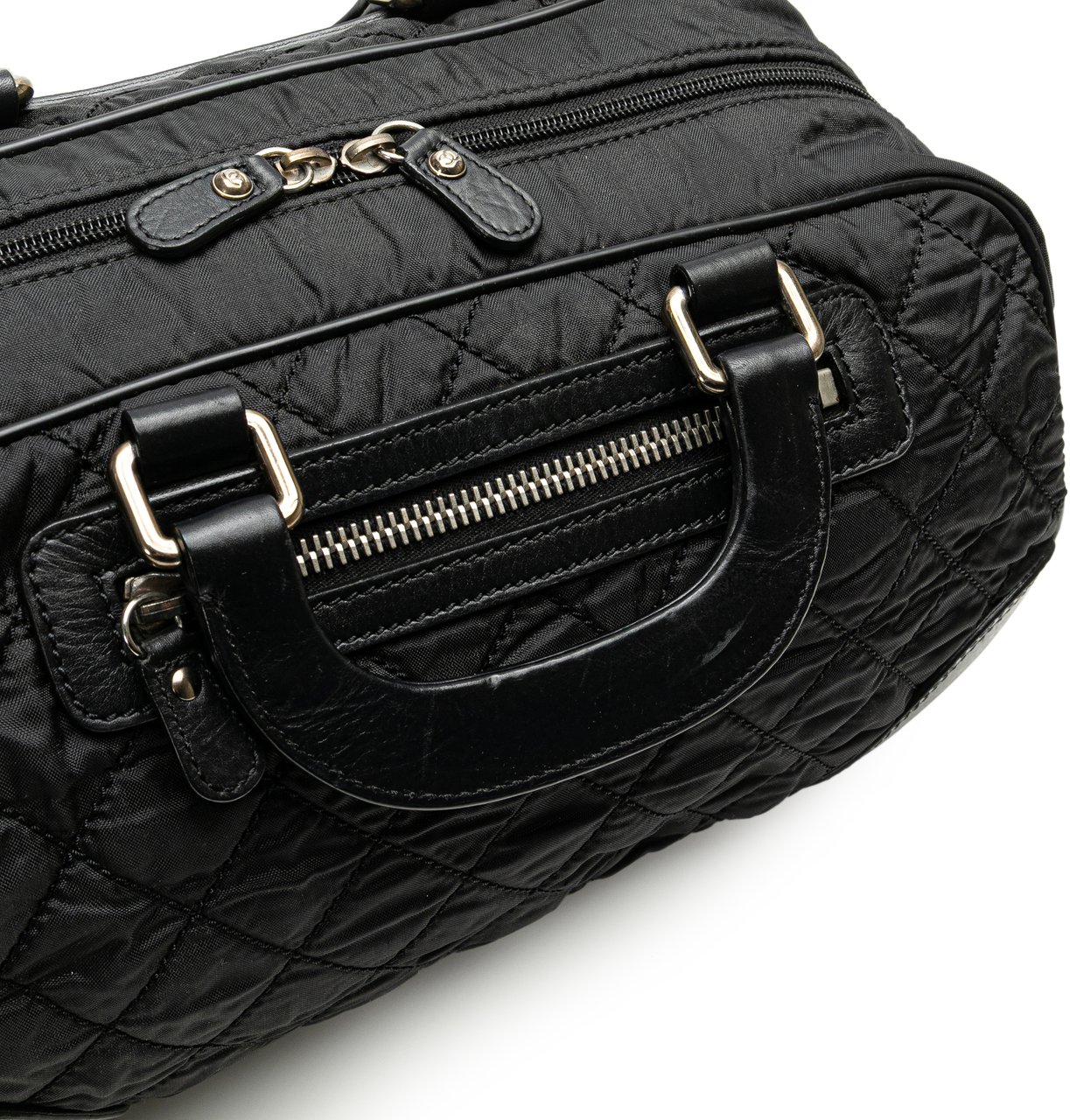 Chanel Paris New York Quilted Nylon Duffle Handbag Zwart
