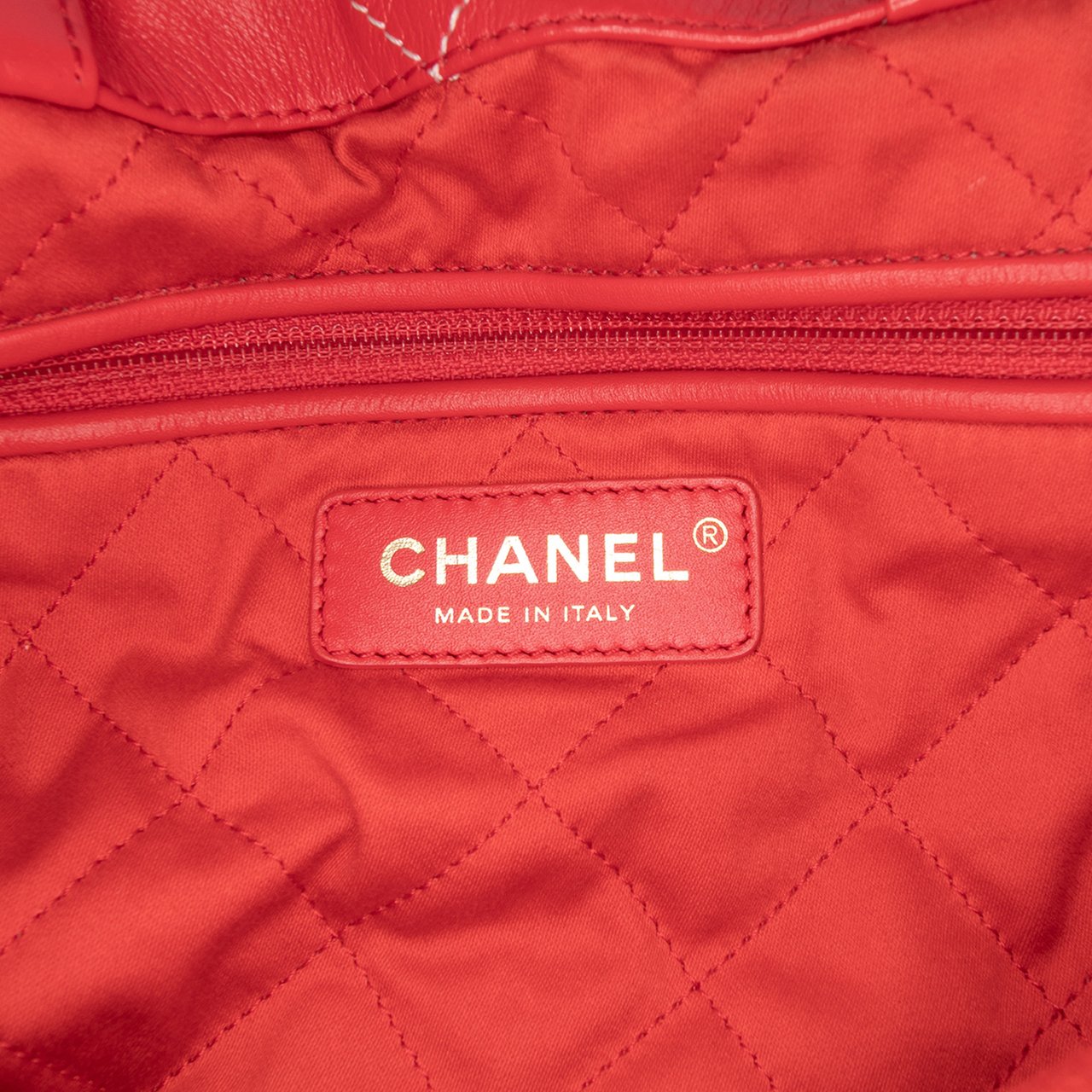 Chanel Large Shiny Quilted Calfskin 22 Backpack Rood