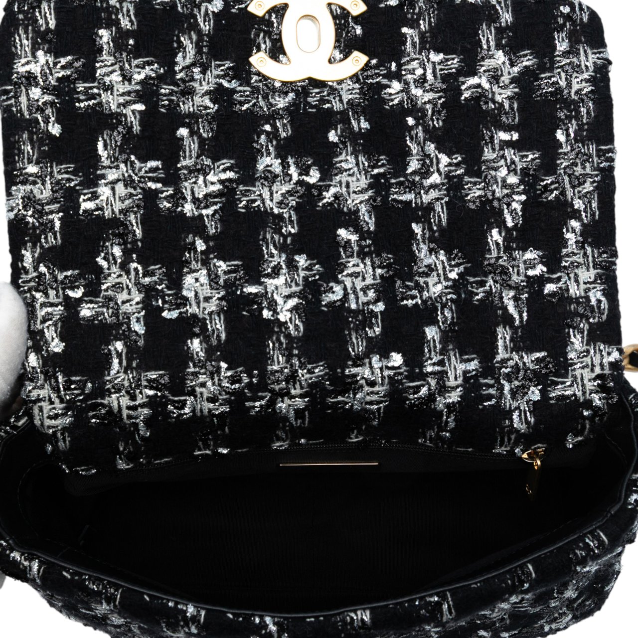 Chanel Medium Tweed 19 Flap Zwart