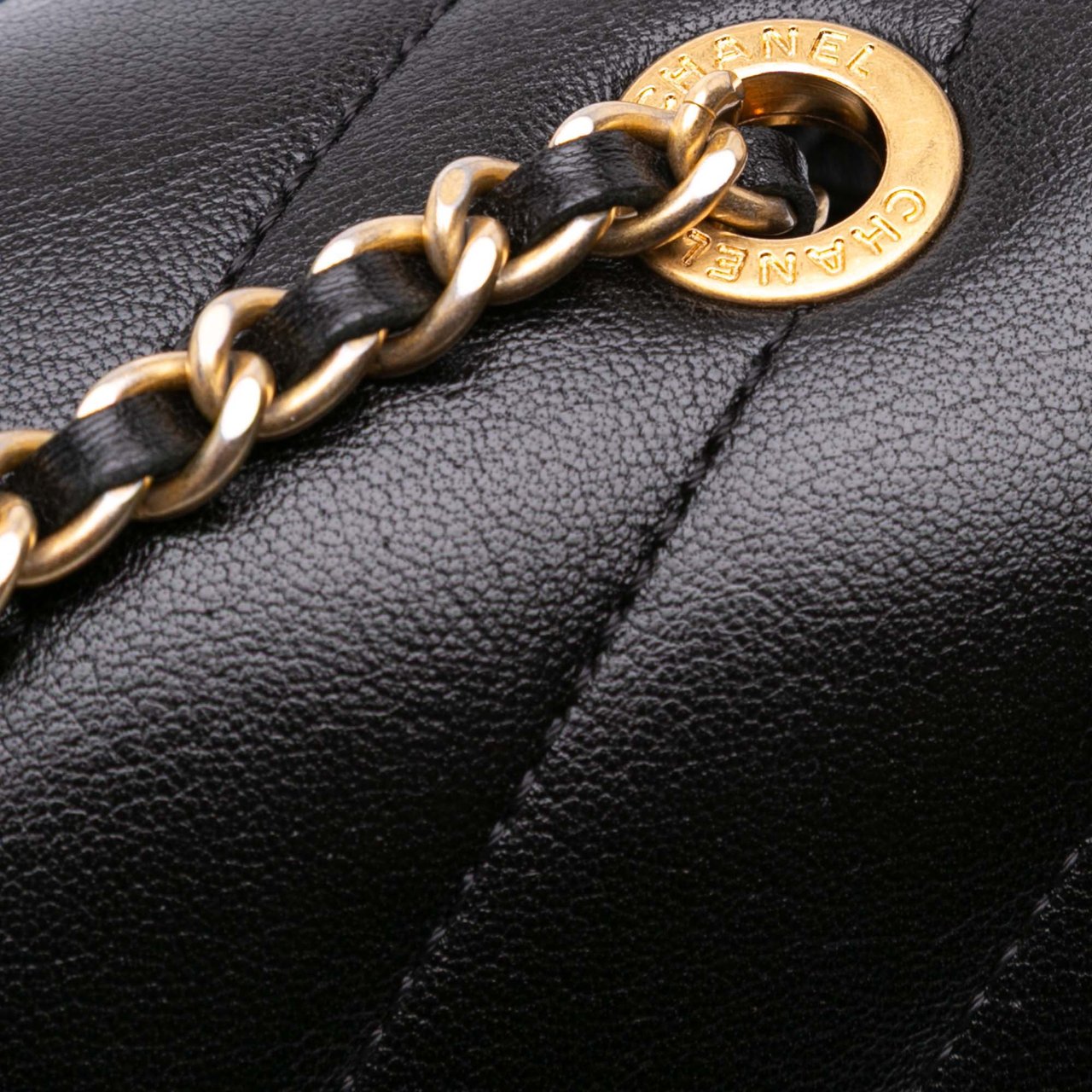 Chanel Diagonal Quilted Lambskin CC Signature Flap Zwart