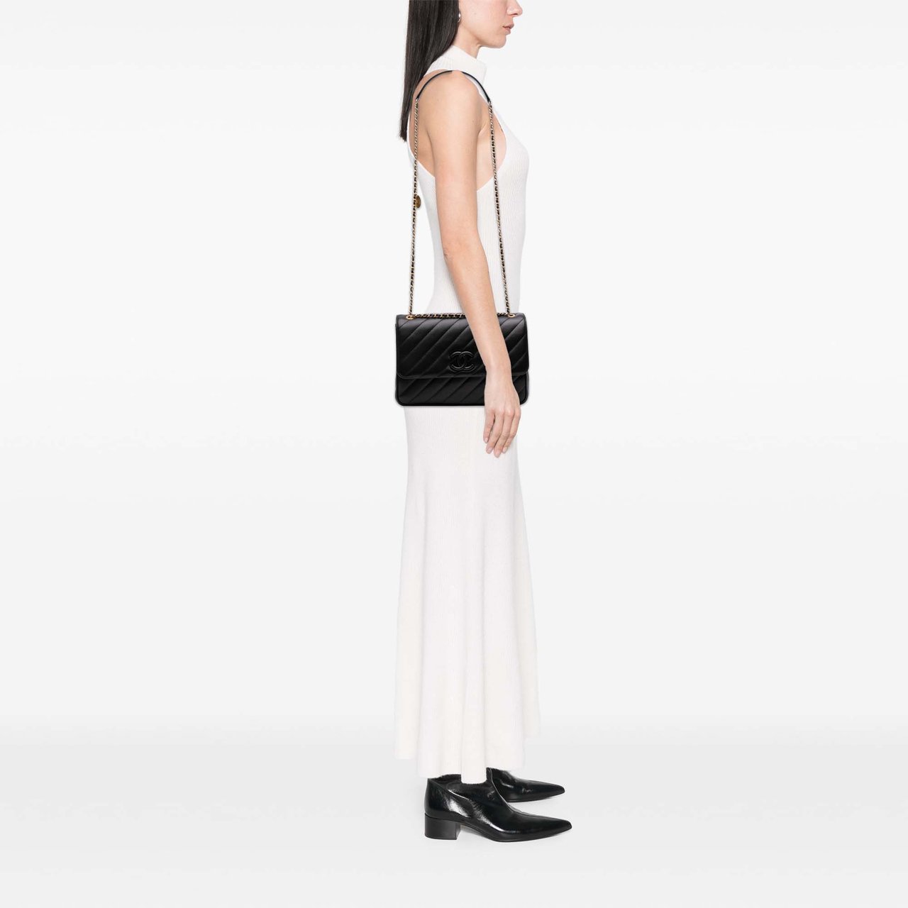 Chanel Diagonal Quilted Lambskin CC Signature Flap Zwart