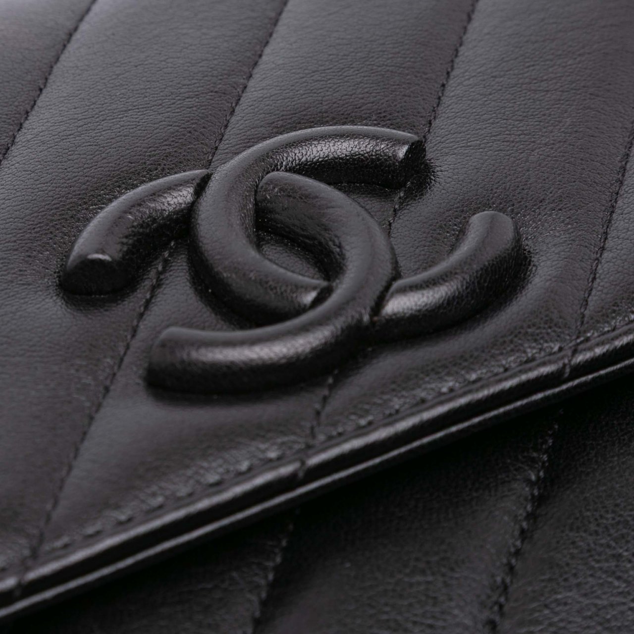 Chanel Diagonal Quilted Lambskin CC Signature Flap Zwart