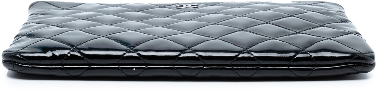 Chanel Medium Quilted Patent O Case Clutch Zwart