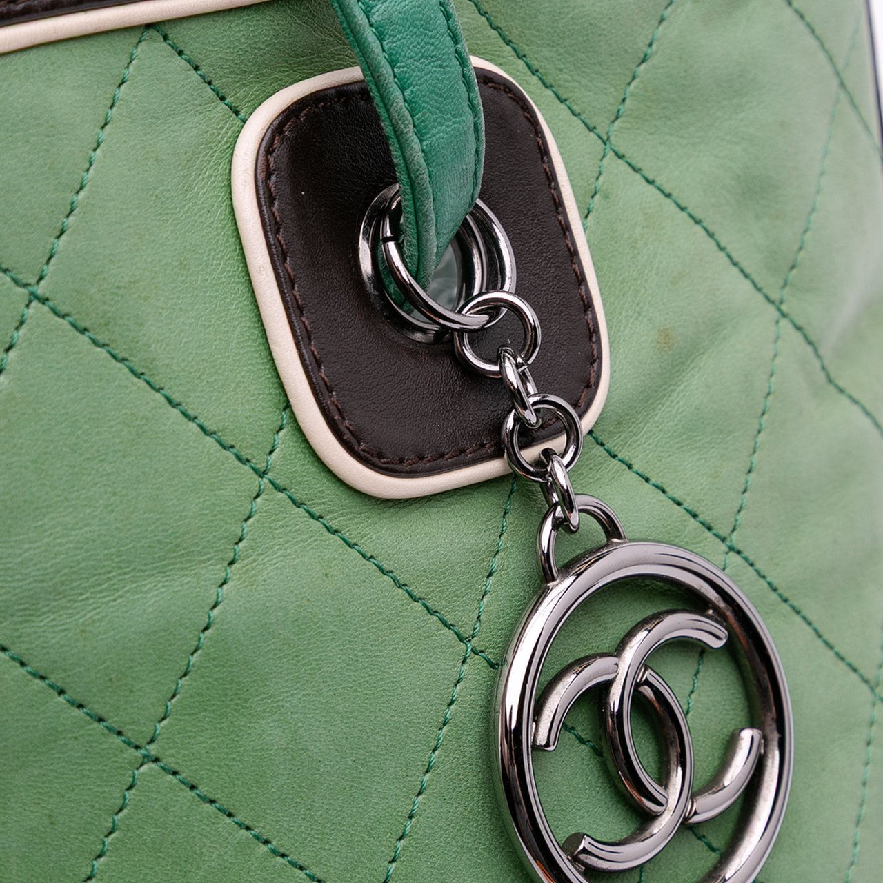 Chanel CC Quilted Lambskin Country Club Tote Groen