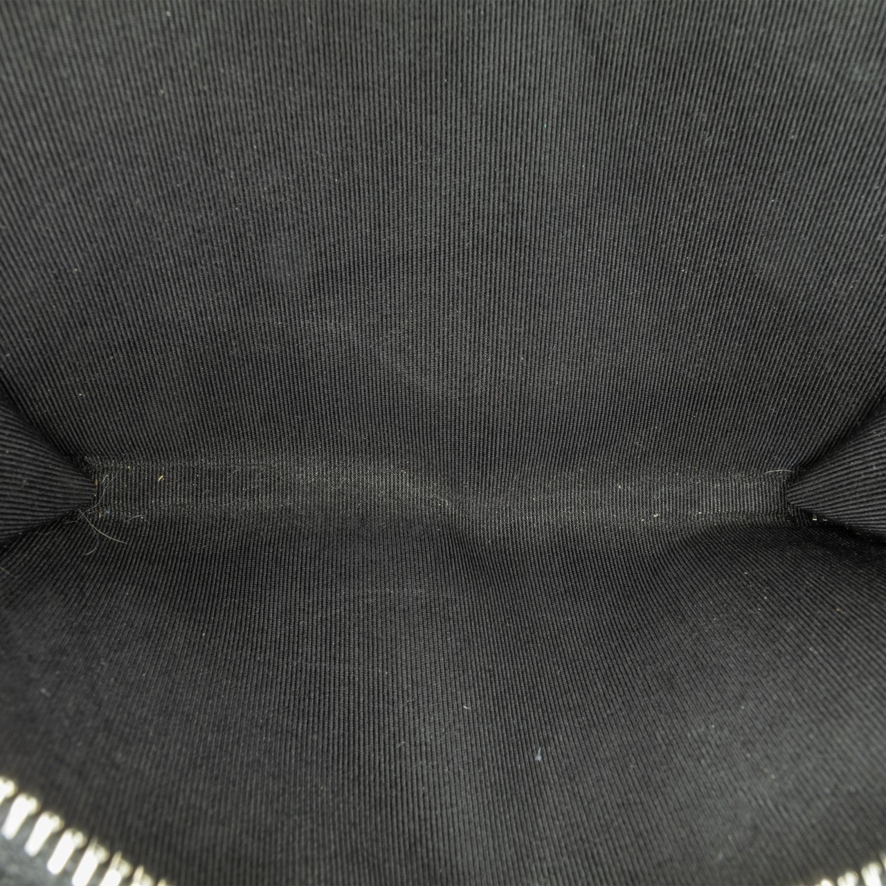 Chanel Bull Leather Studded Zip Wallet Zwart