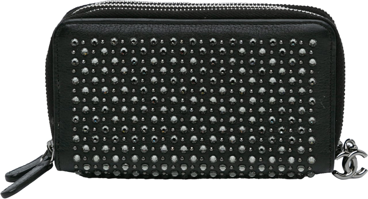 Chanel Bull Leather Studded Zip Wallet Zwart