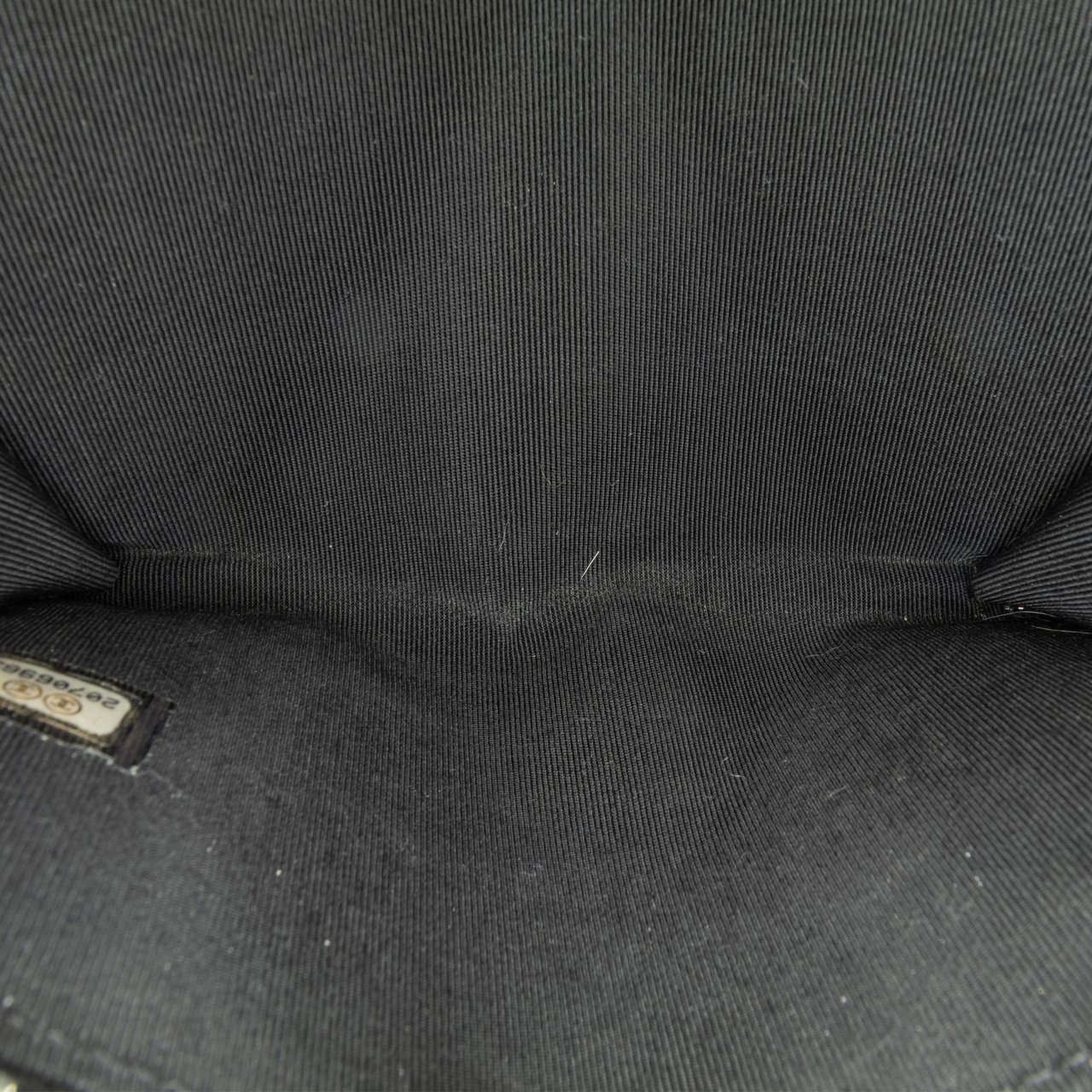 Chanel Bull Leather Studded Zip Wallet Zwart