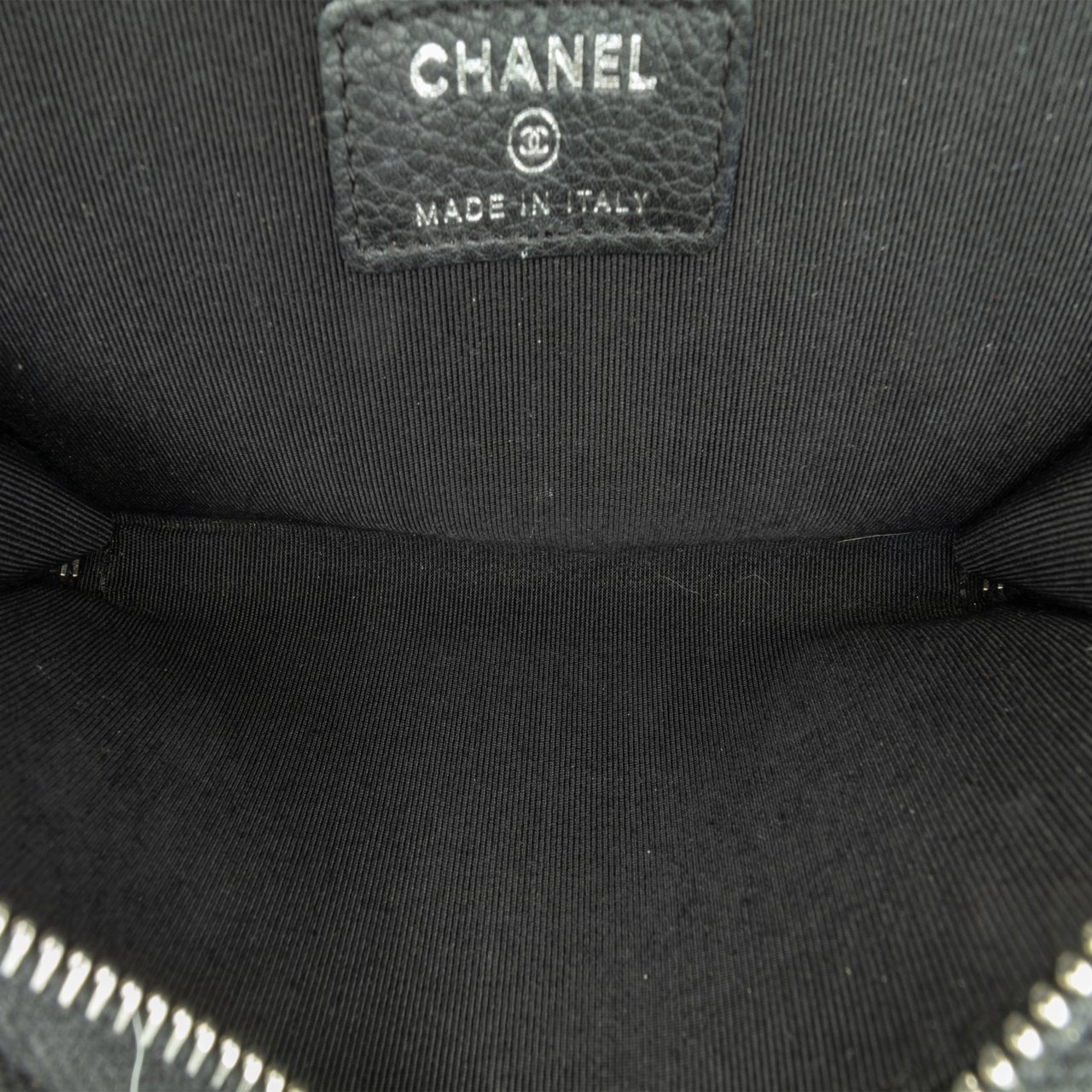 Chanel Bull Leather Studded Zip Wallet Zwart