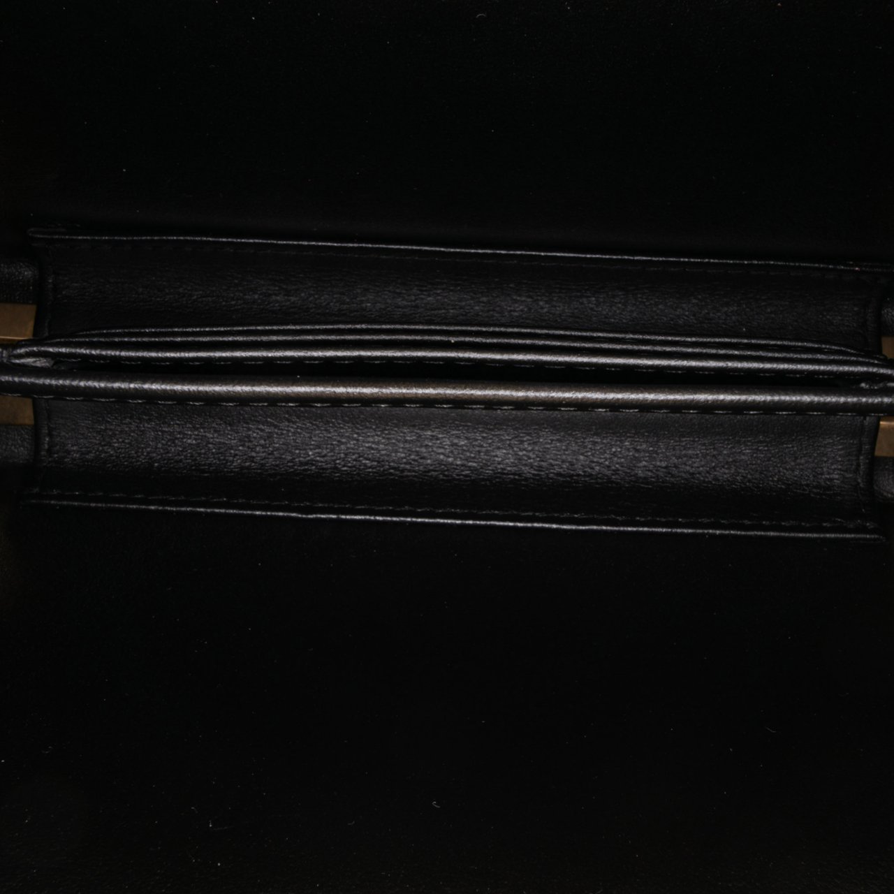 Chanel Large Glazed Goatskin Box With Chain Zwart