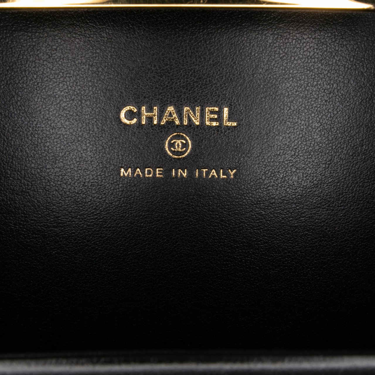 Chanel Large Glazed Goatskin Box With Chain Zwart