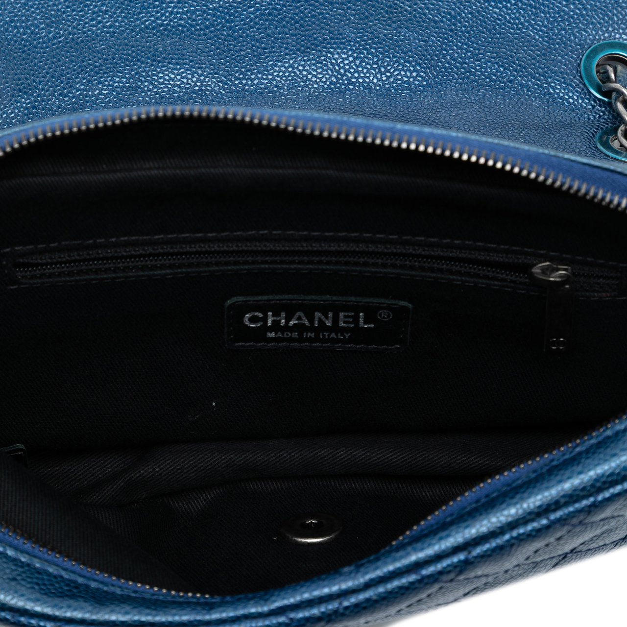 Chanel Medium Quilted Iridescent Caviar Easy Flap Blauw