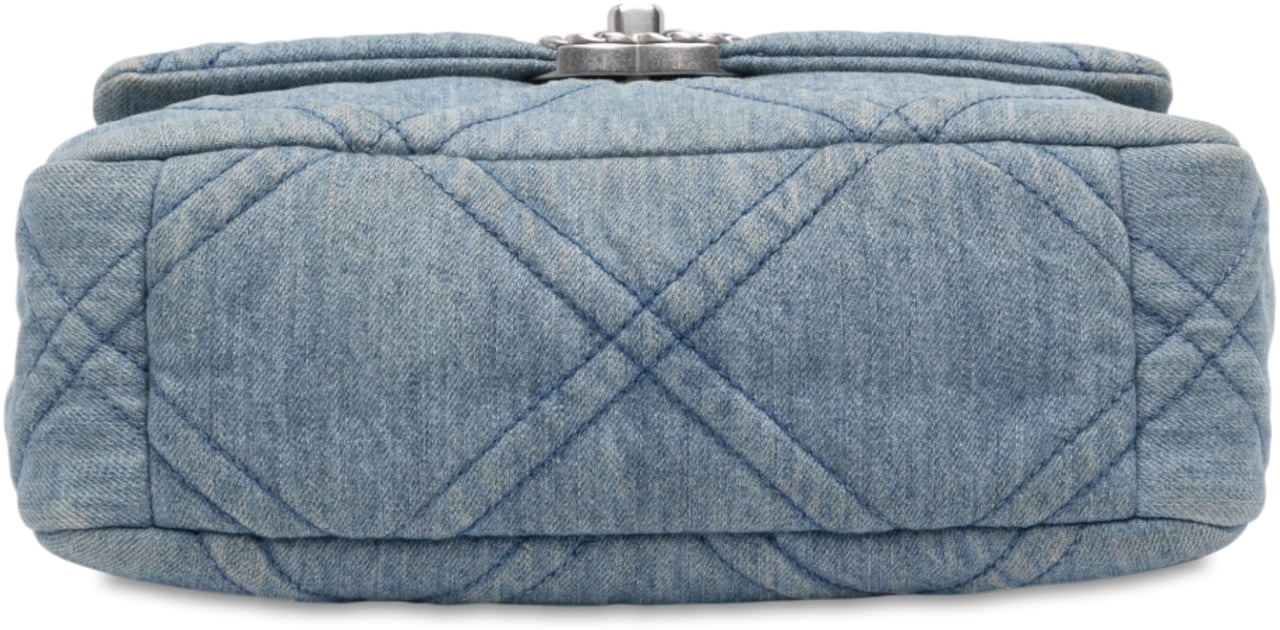Chanel Medium Double Stitched Denim 19 Flap Blauw