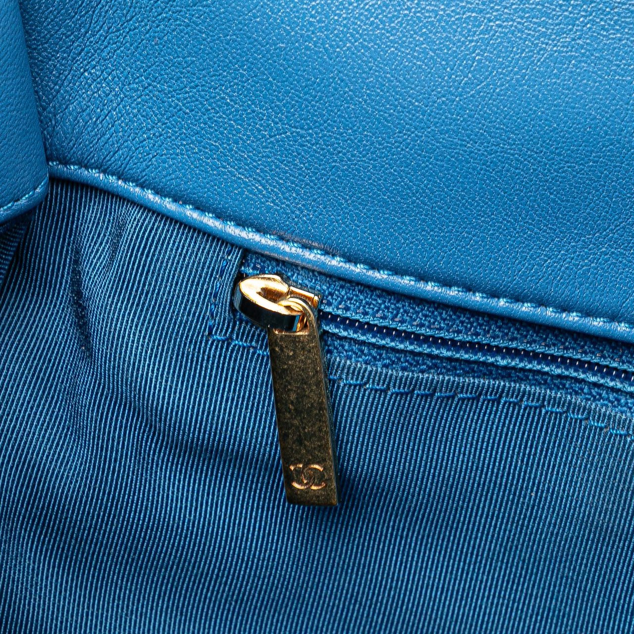 Chanel Large Lambskin 19 Flap Blauw