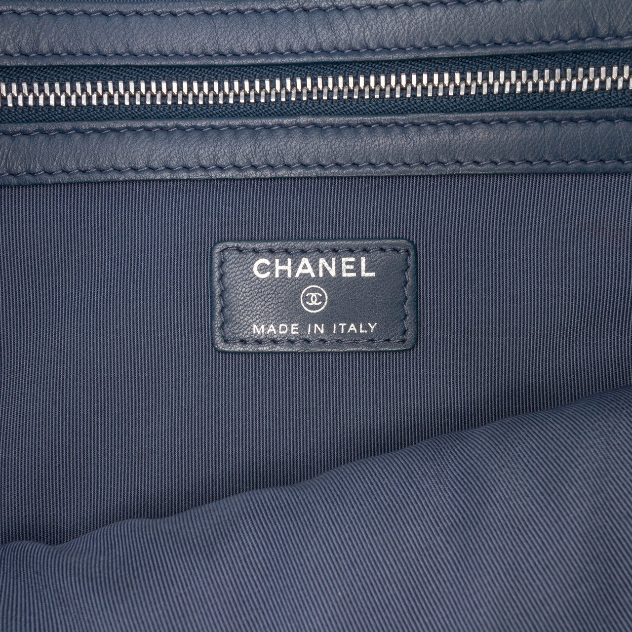 Chanel Large Quilted Lambskin O Case Clutch Blauw