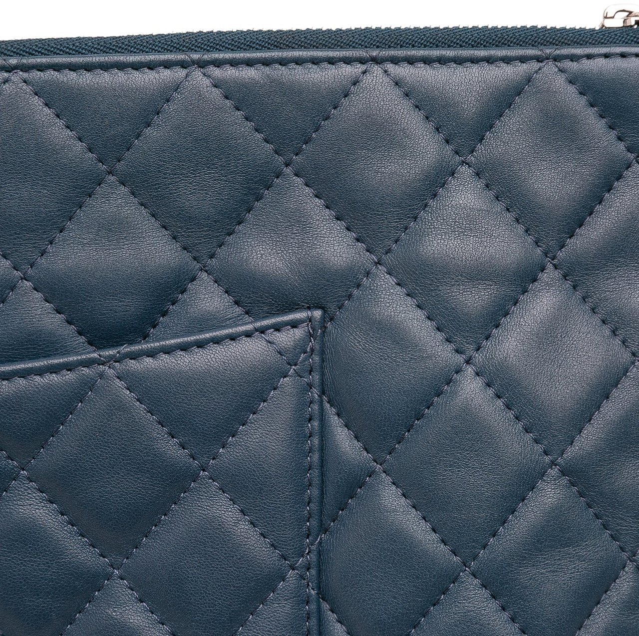 Chanel Large Quilted Lambskin O Case Clutch Blauw