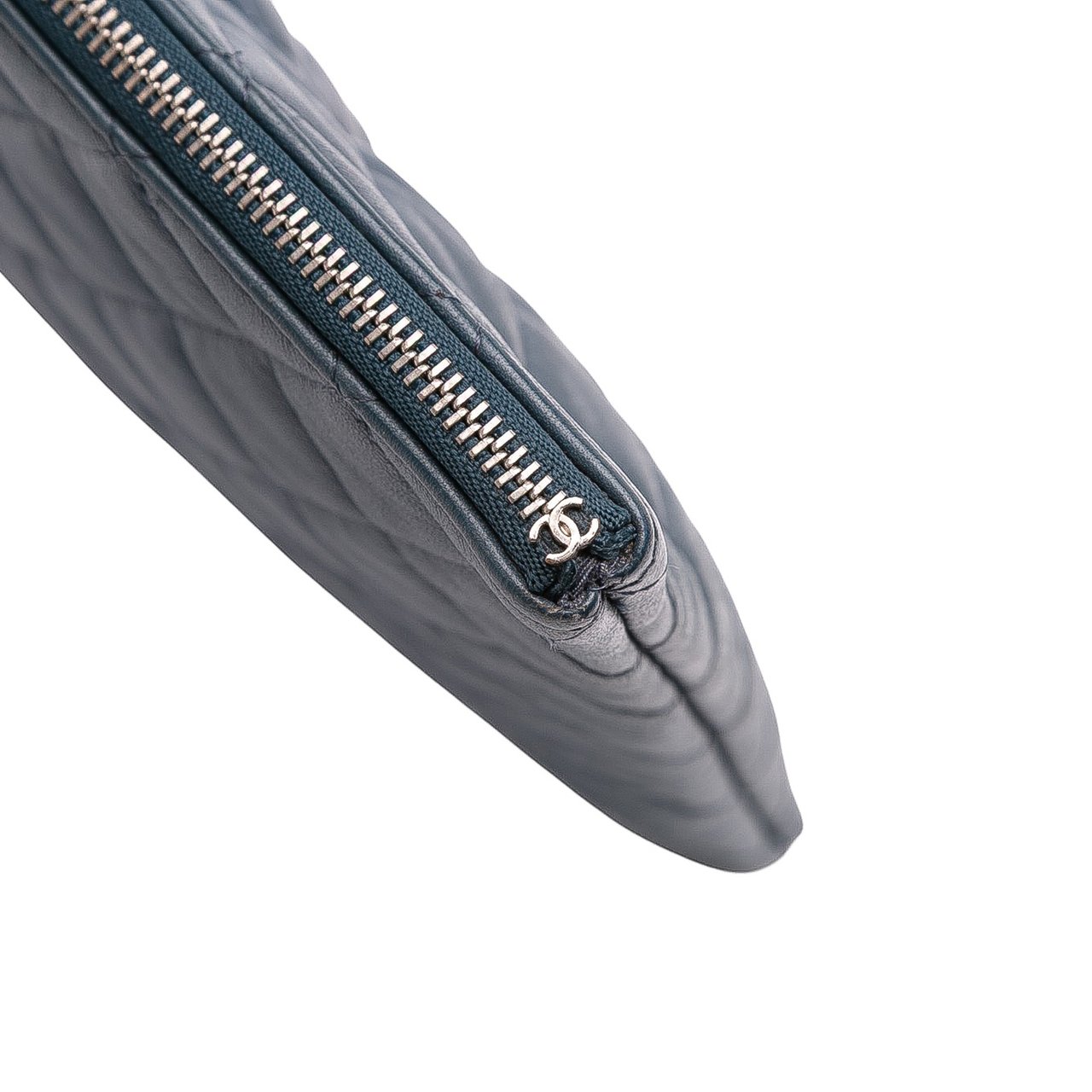 Chanel Large Quilted Lambskin O Case Clutch Blauw