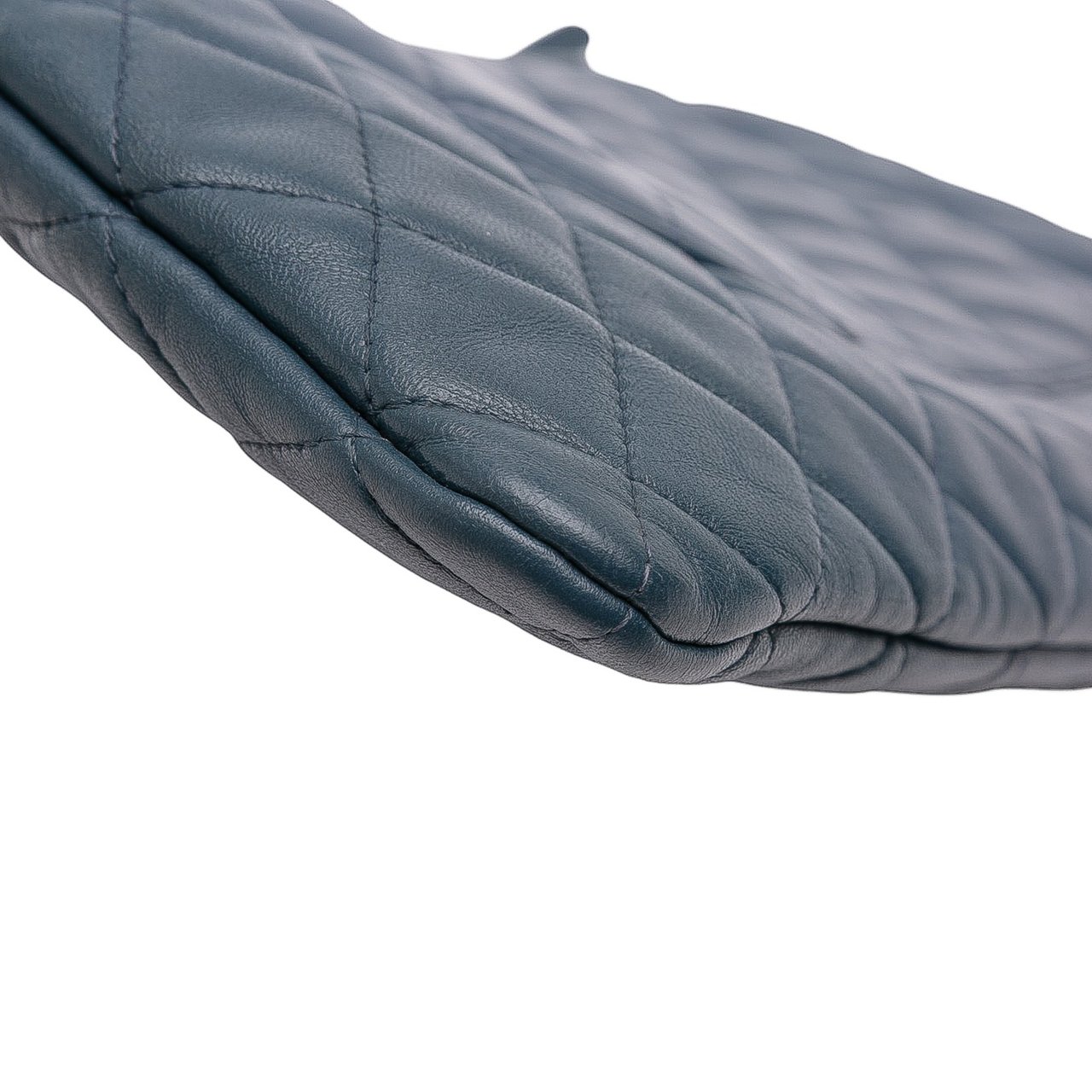 Chanel Large Quilted Lambskin O Case Clutch Blauw