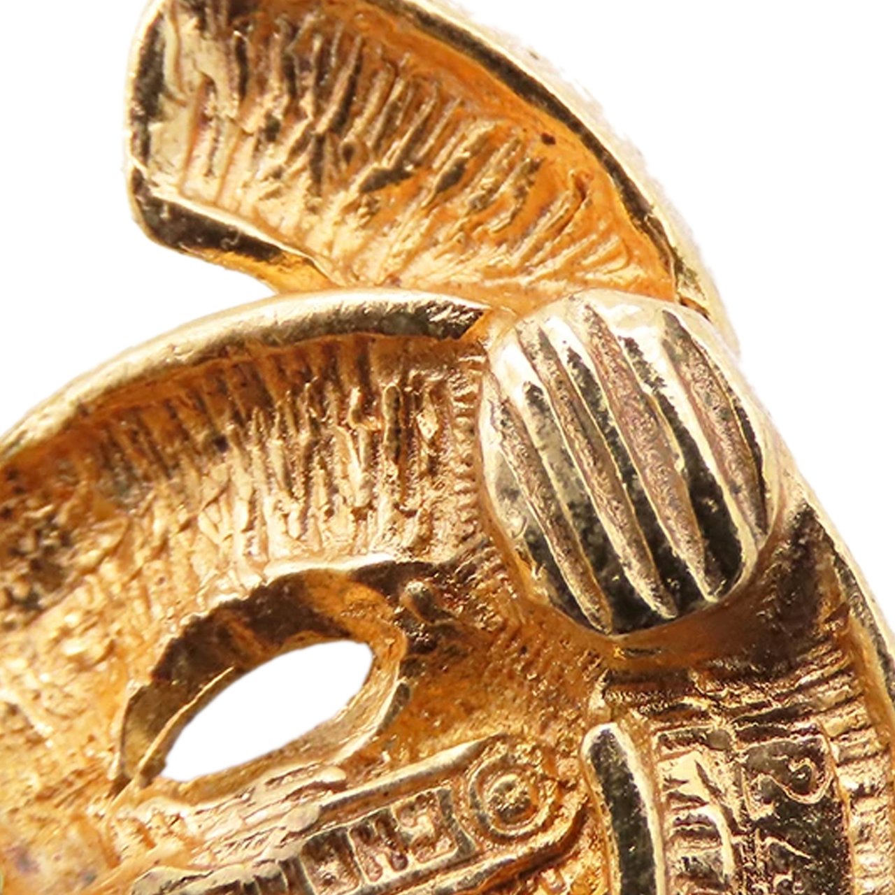 Chanel CC Gold Plated Quilted Clip on Earrings Goud