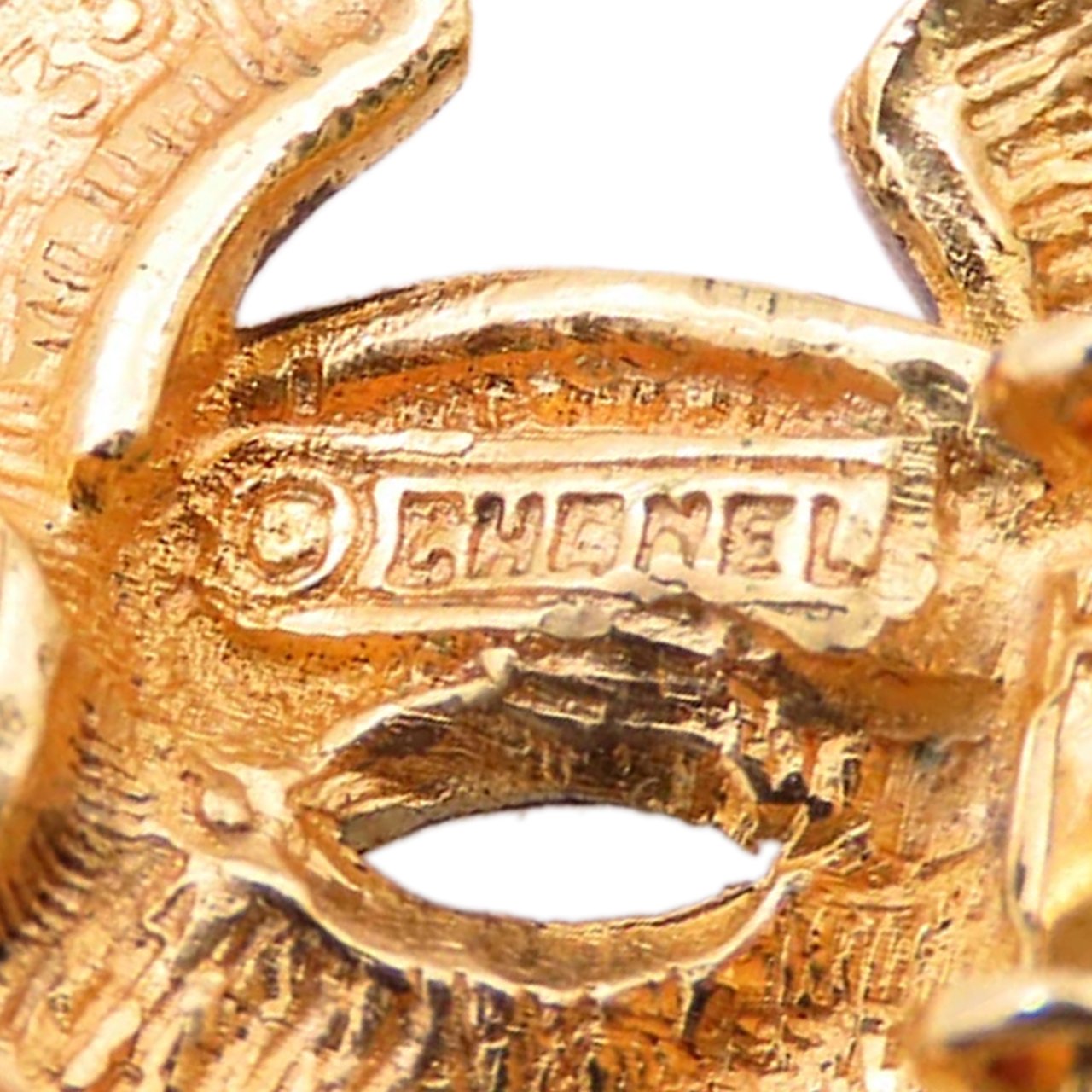 Chanel CC Gold Plated Quilted Clip on Earrings Goud