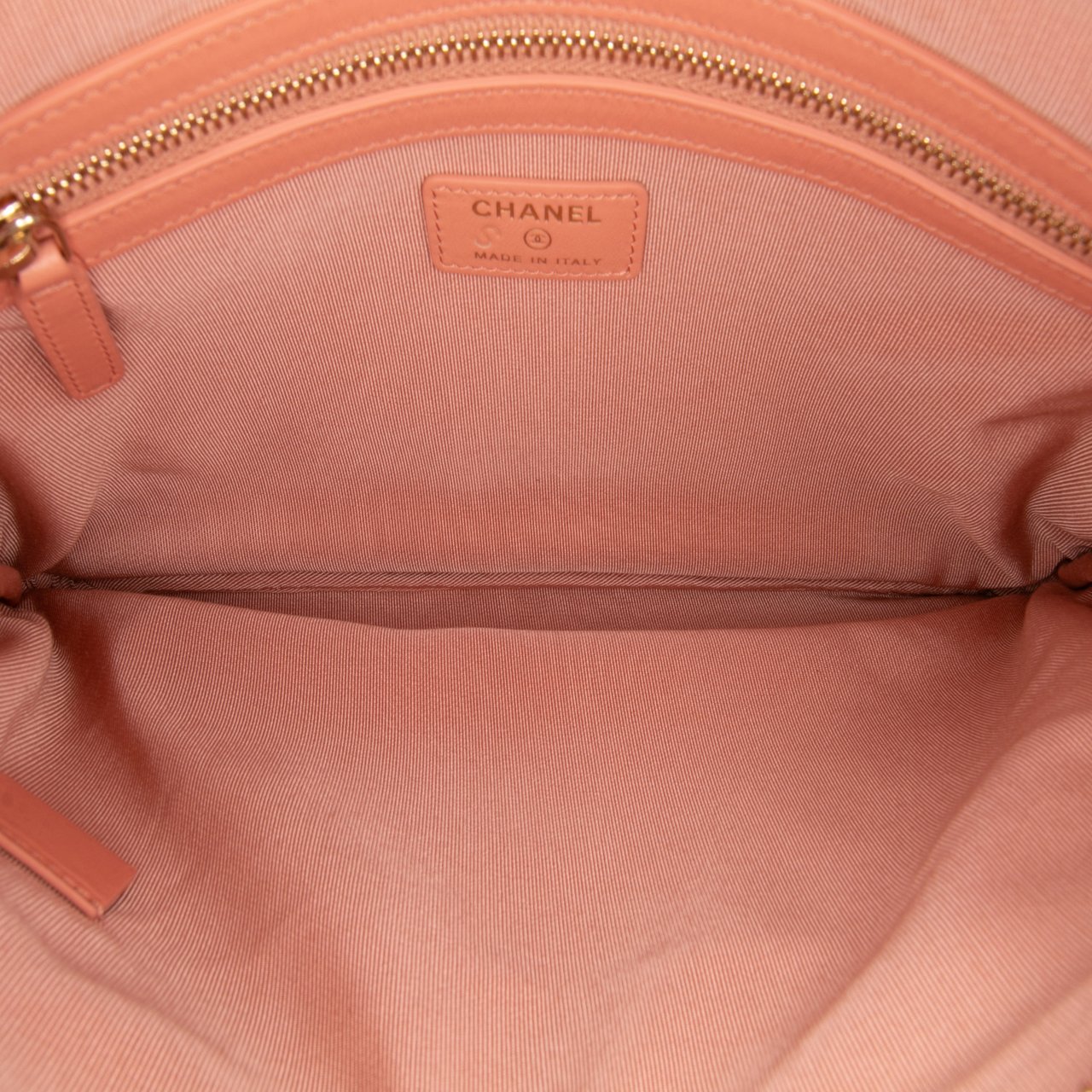Chanel Medium Tweed Deauville O Case Roze
