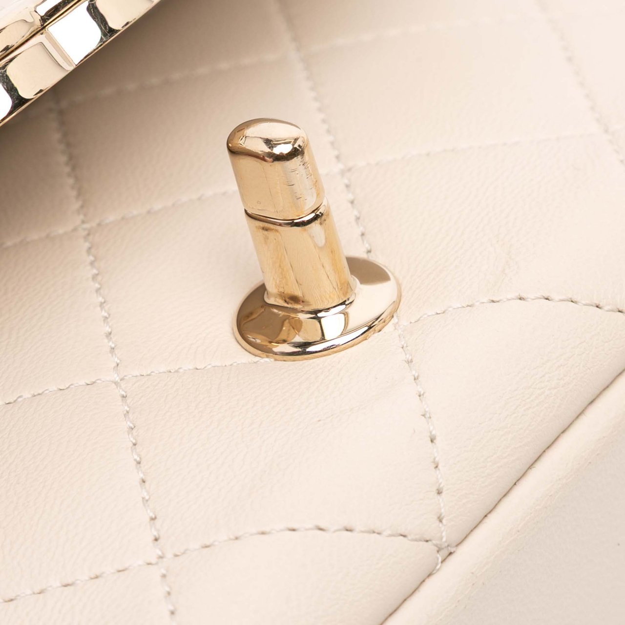 Chanel Medium Lambskin Twist Chain Enamel CC Flap Bruin