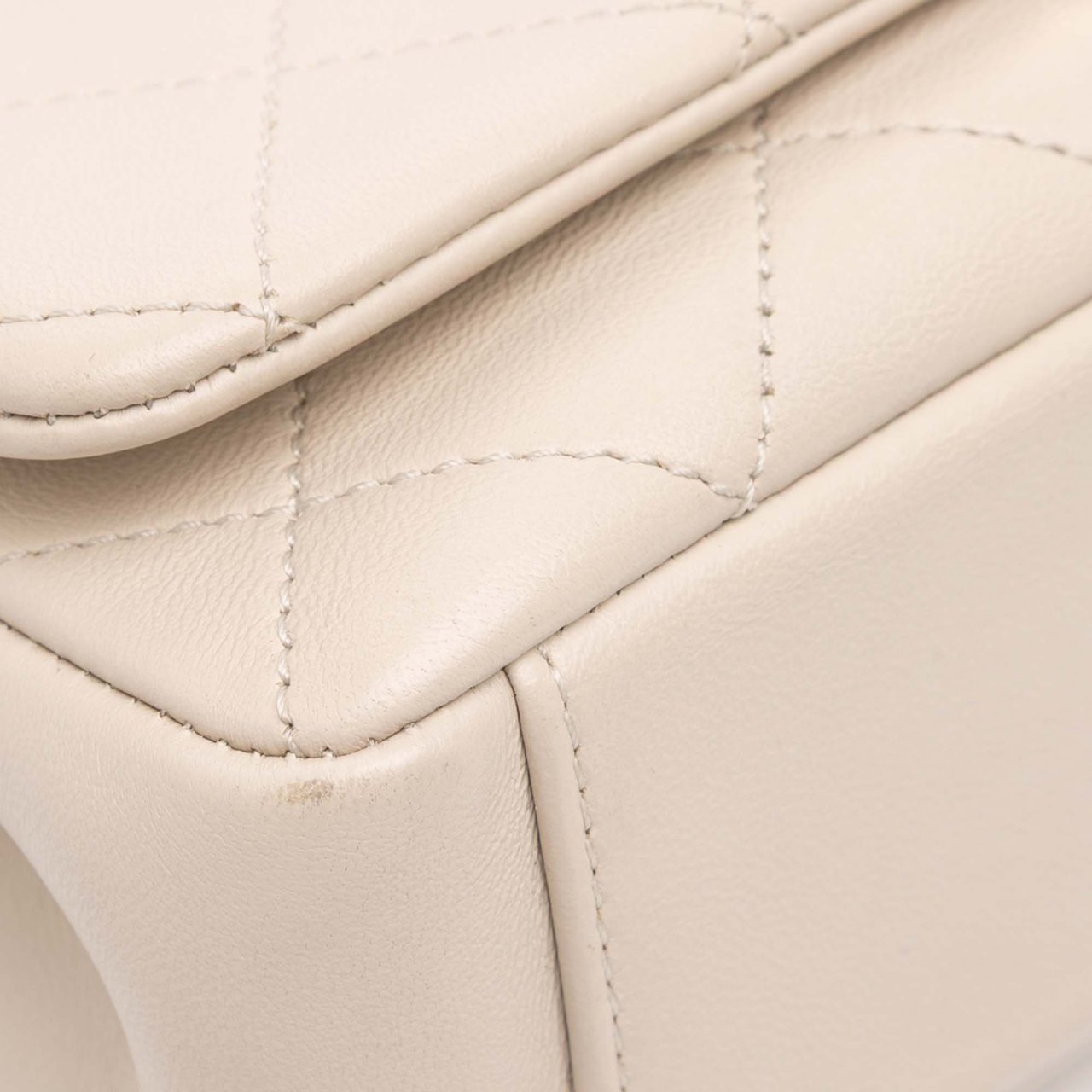 Chanel Medium Lambskin Twist Chain Enamel CC Flap Bruin