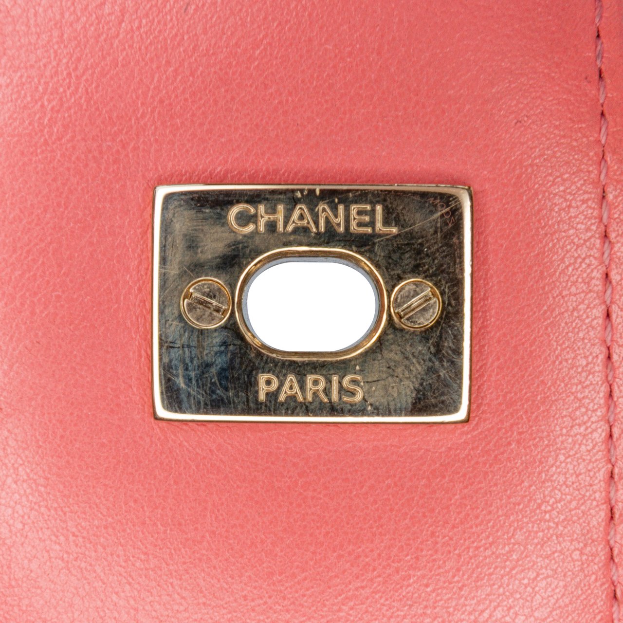Chanel Medium Chevron Lambskin Statement Flap Roze